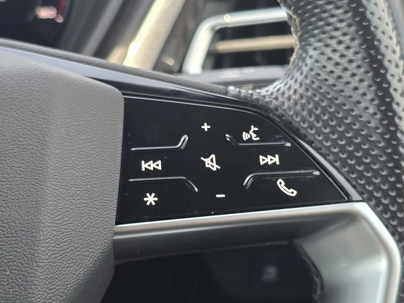 Audi-Q4 Sportback e-tron-image-32