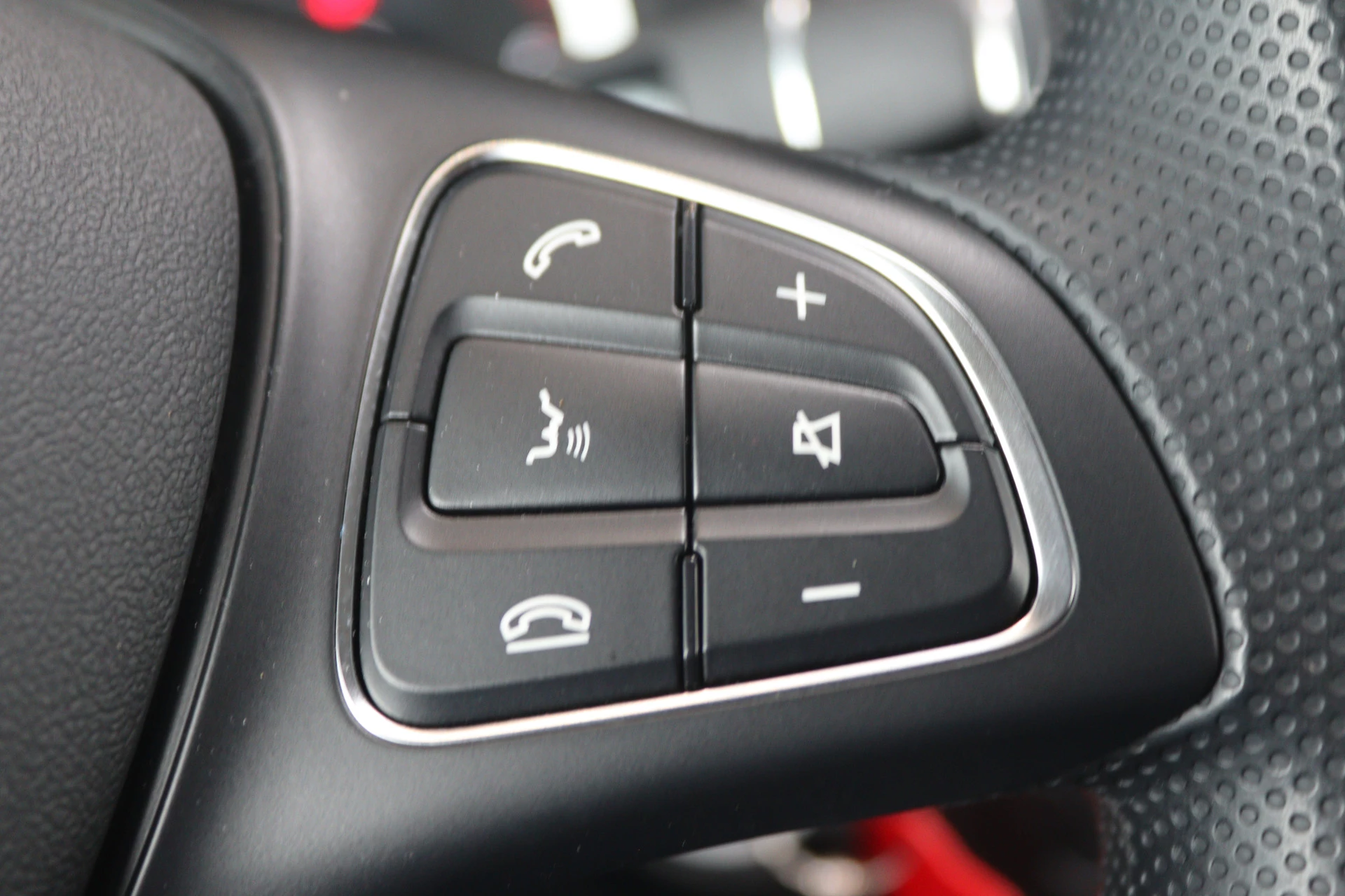 Mercedes-Benz-Vito-image-11
