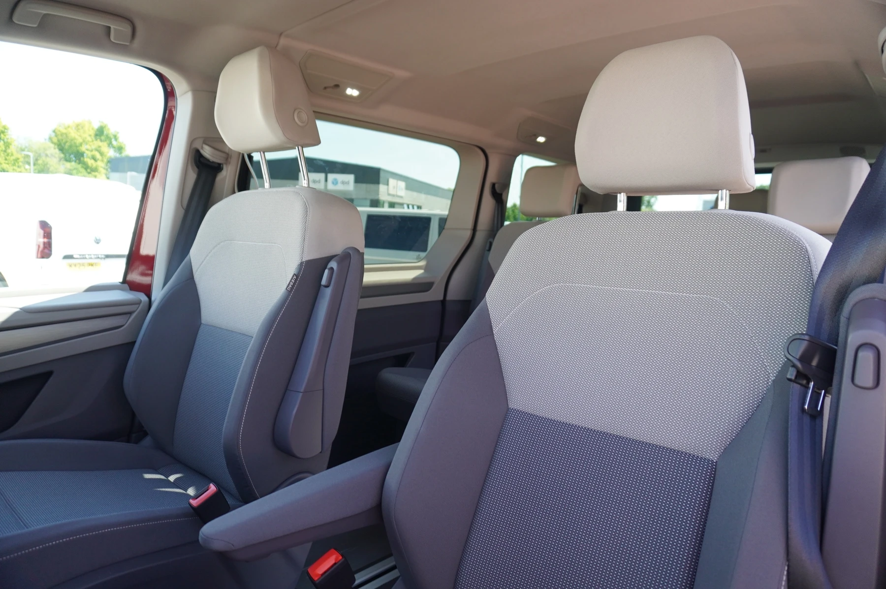 Volkswagen-Multivan-image-9