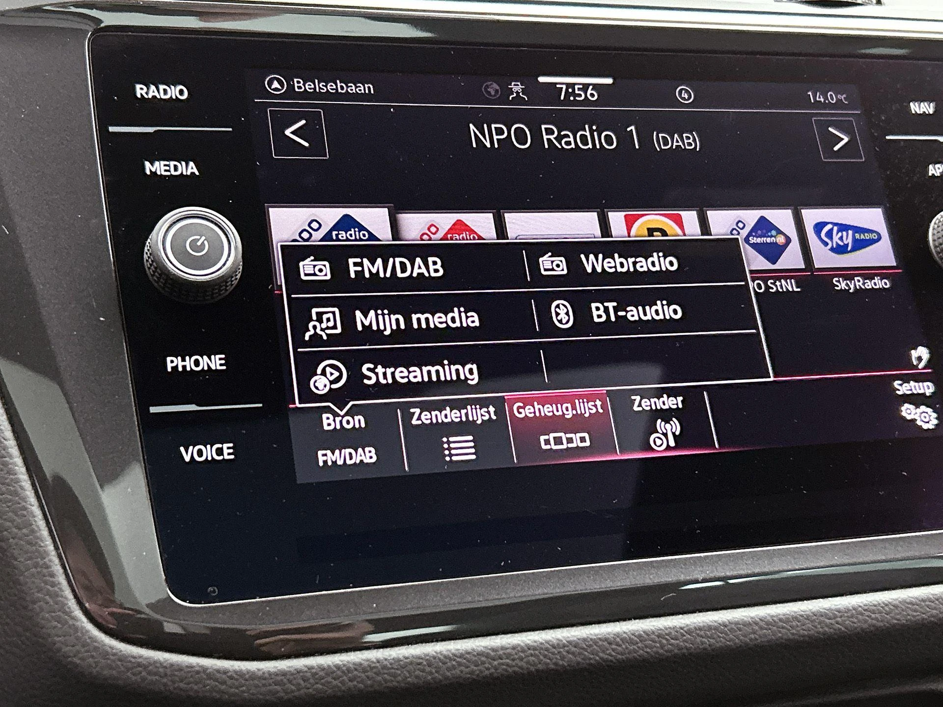 Volkswagen-Tiguan-image-11