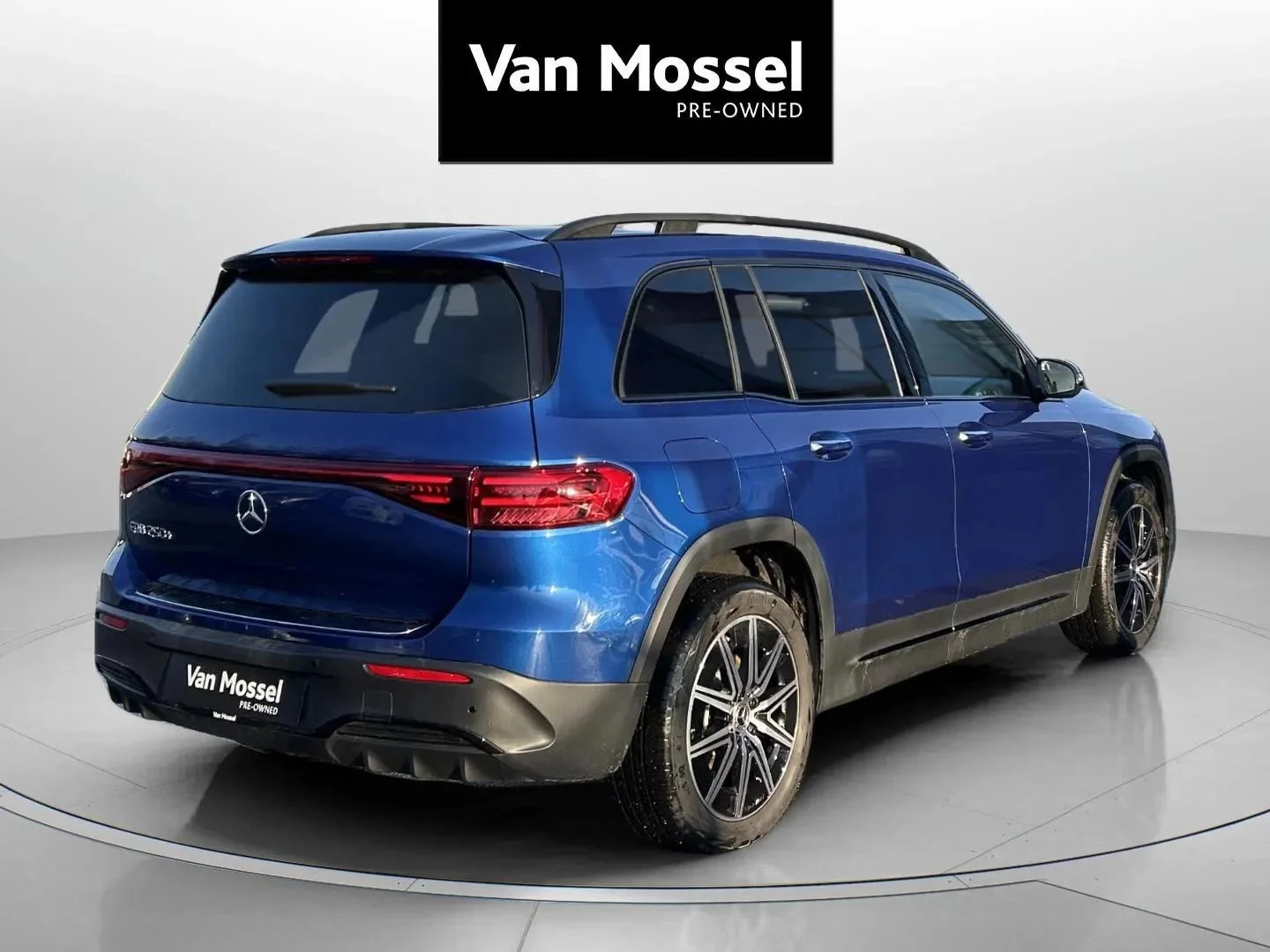 Mercedes-Benz-EQB-image-4