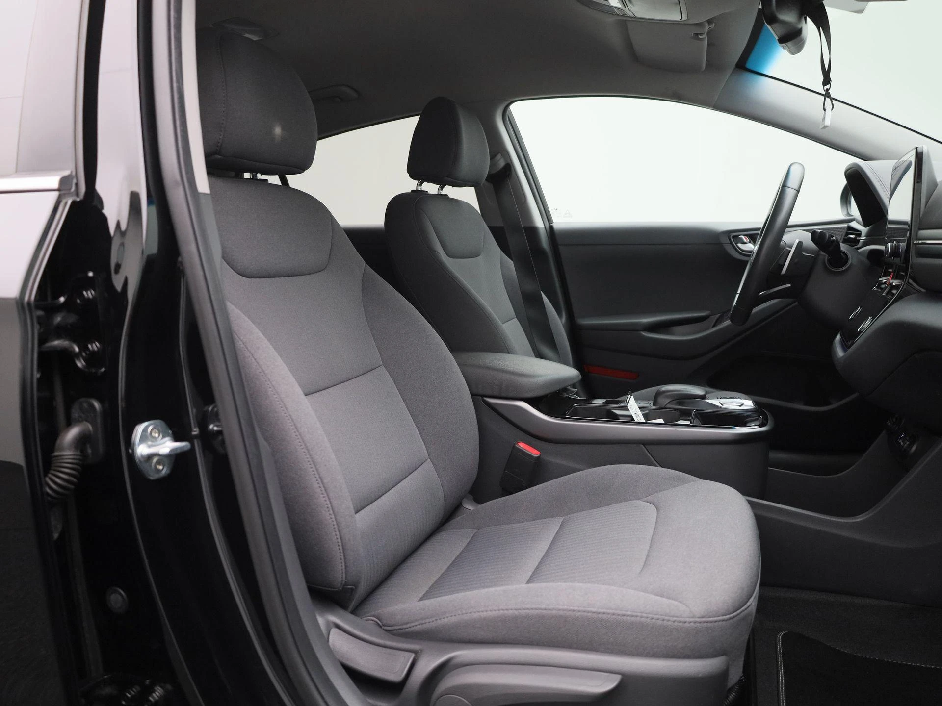 Hyundai-IONIQ-image-32