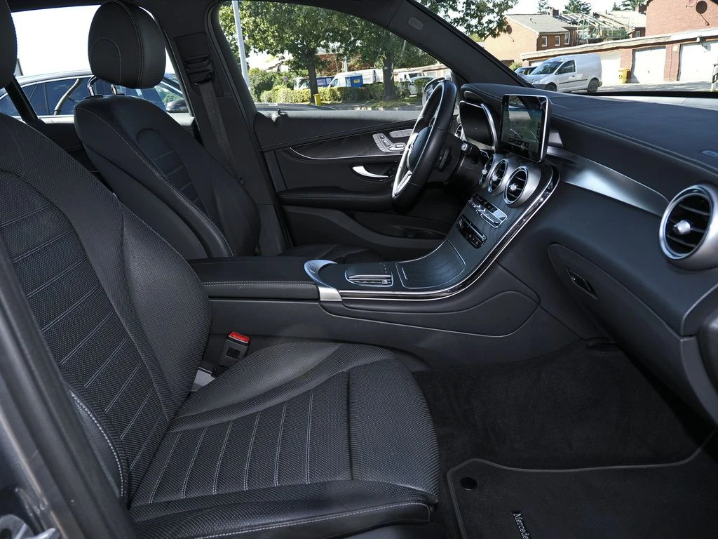 Mercedes-Benz-GLC 220 d-image-11