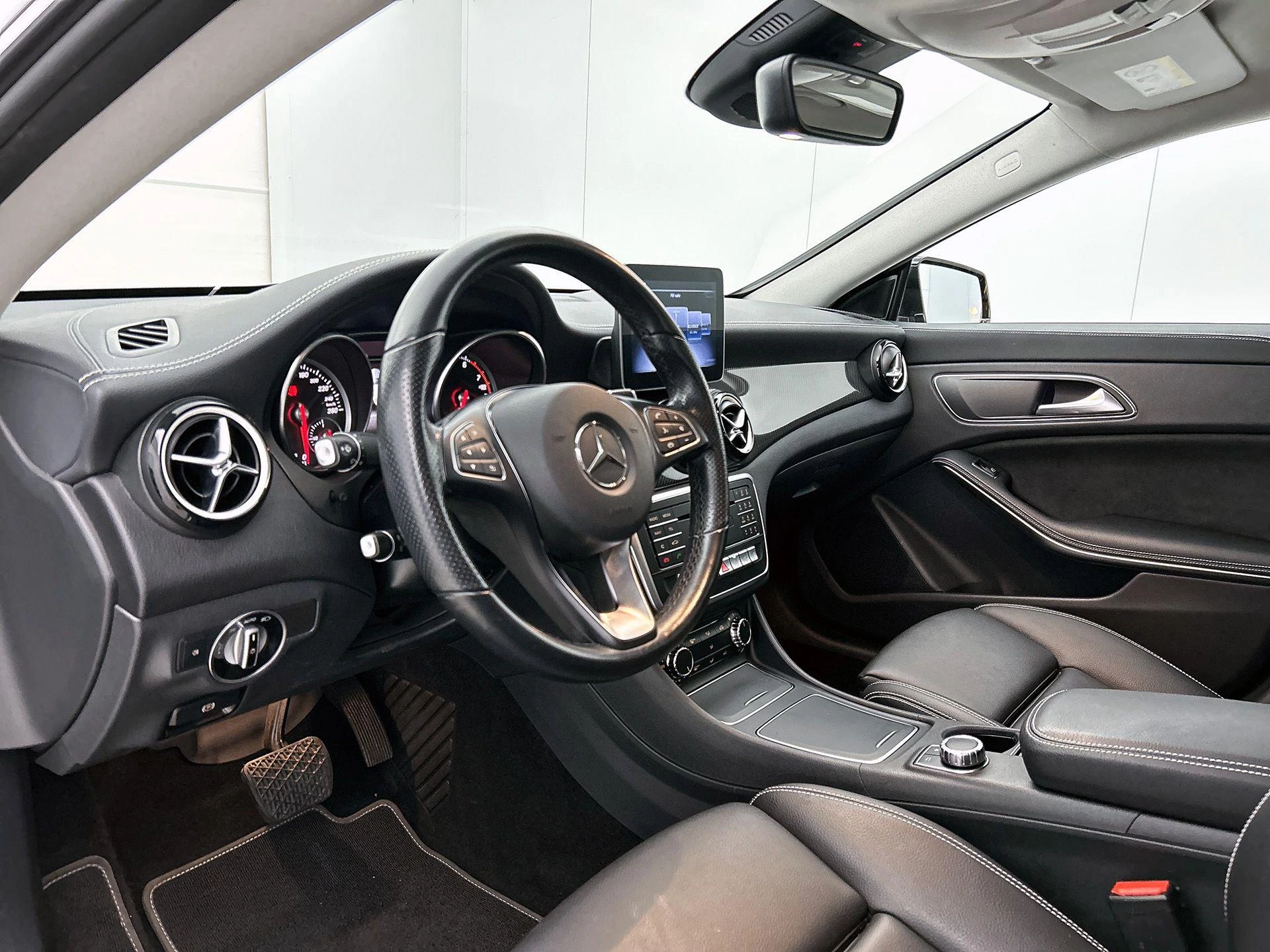 Mercedes-Benz CLA 180 Business Solution AMG Upgrade Edition