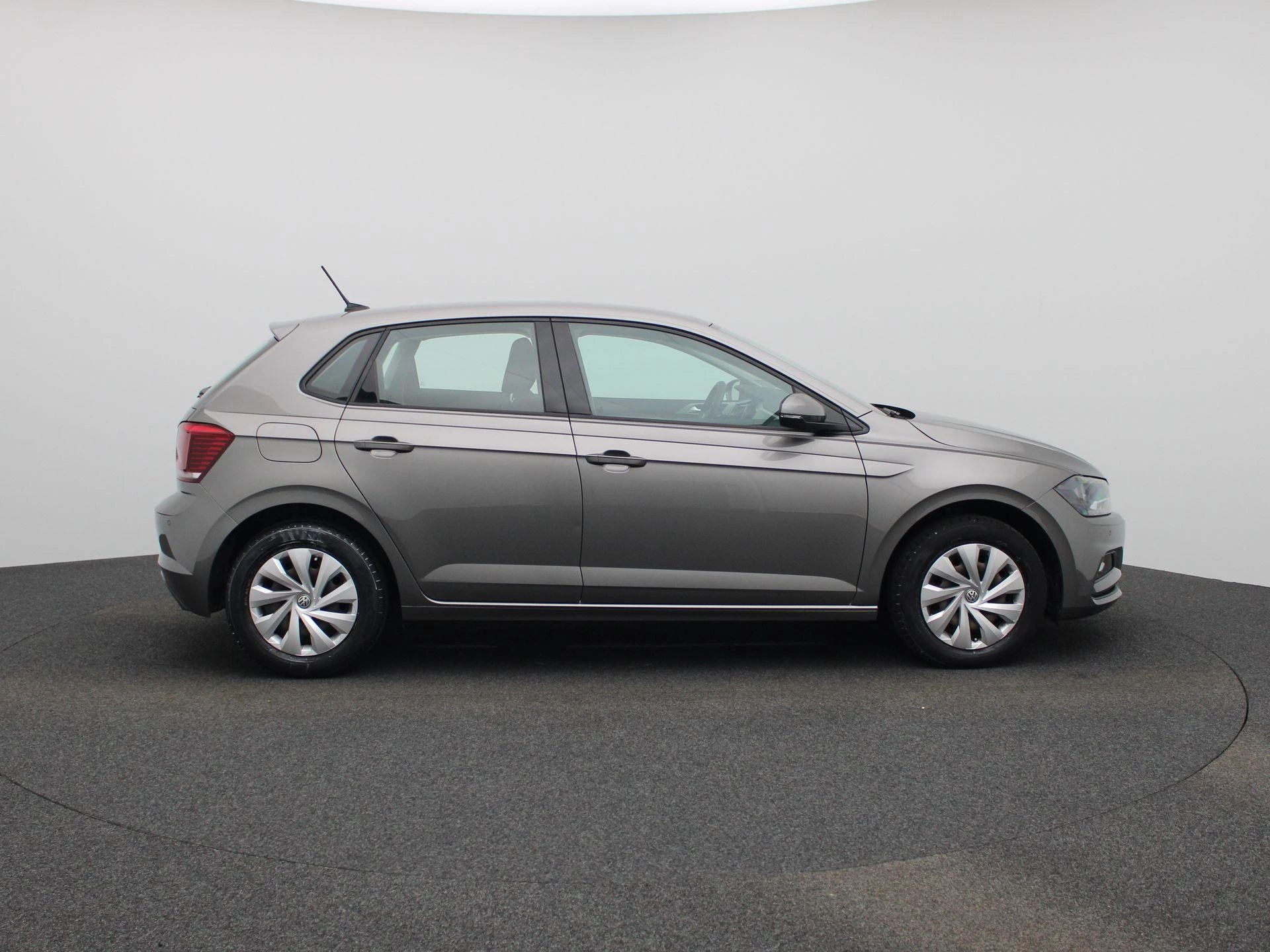 Volkswagen-Polo-image-5