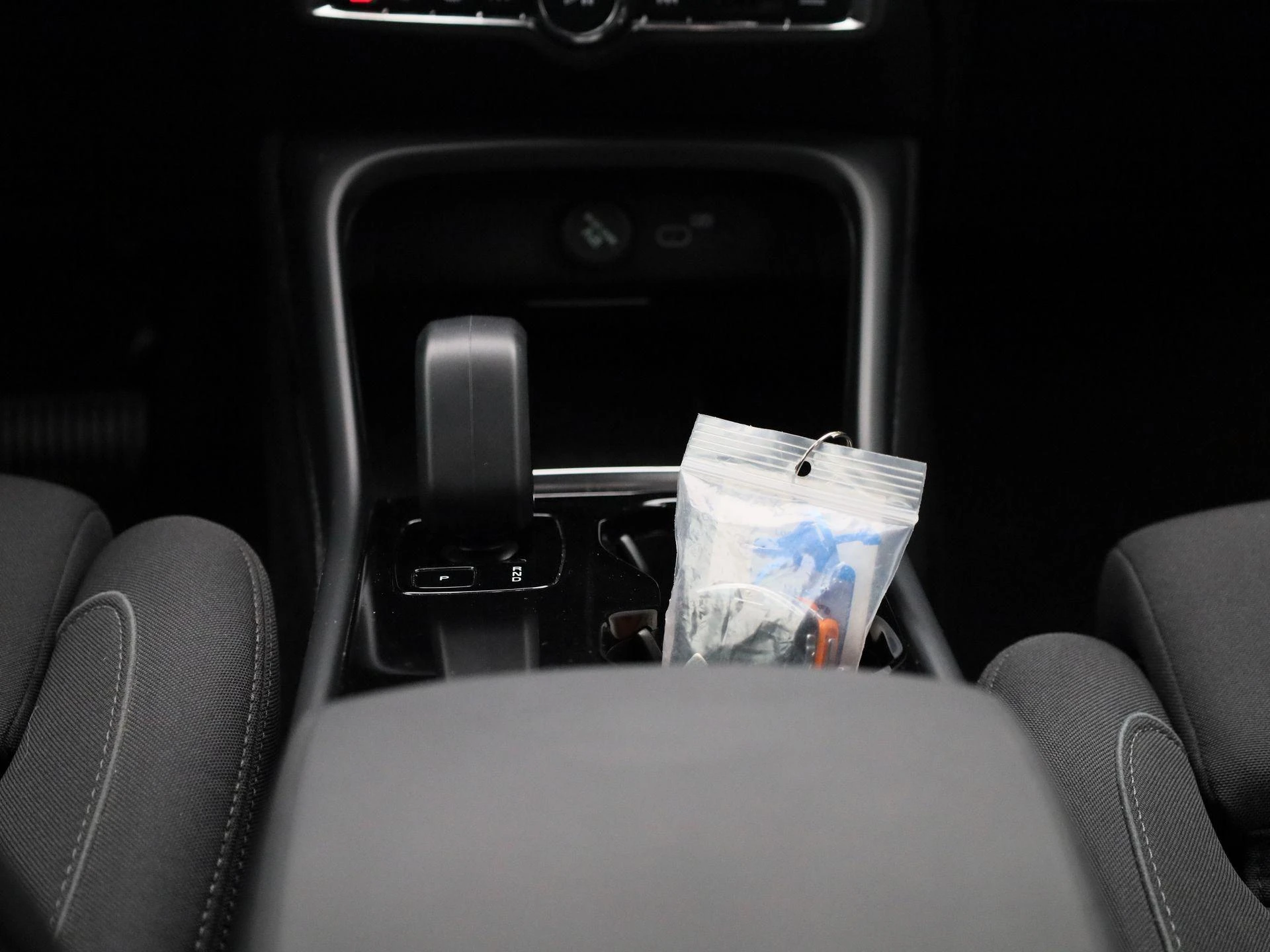 Volvo-EX40-image-9