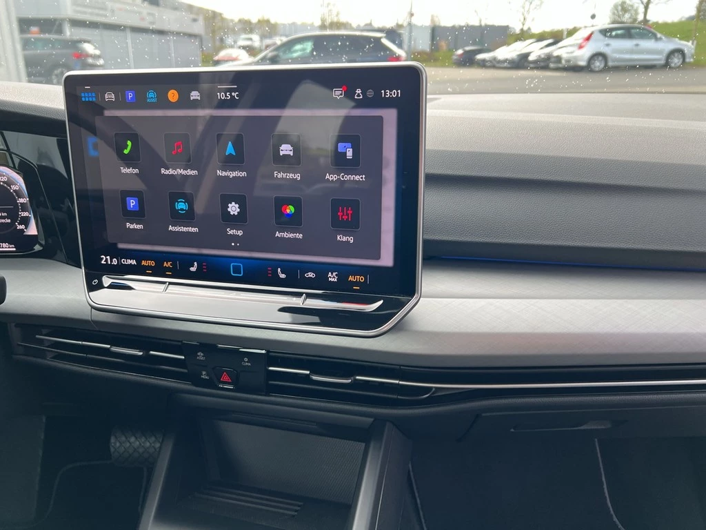 Volkswagen Golf VIII Lim. 1.5 eTSI DSG Life *Kamera*Navi*