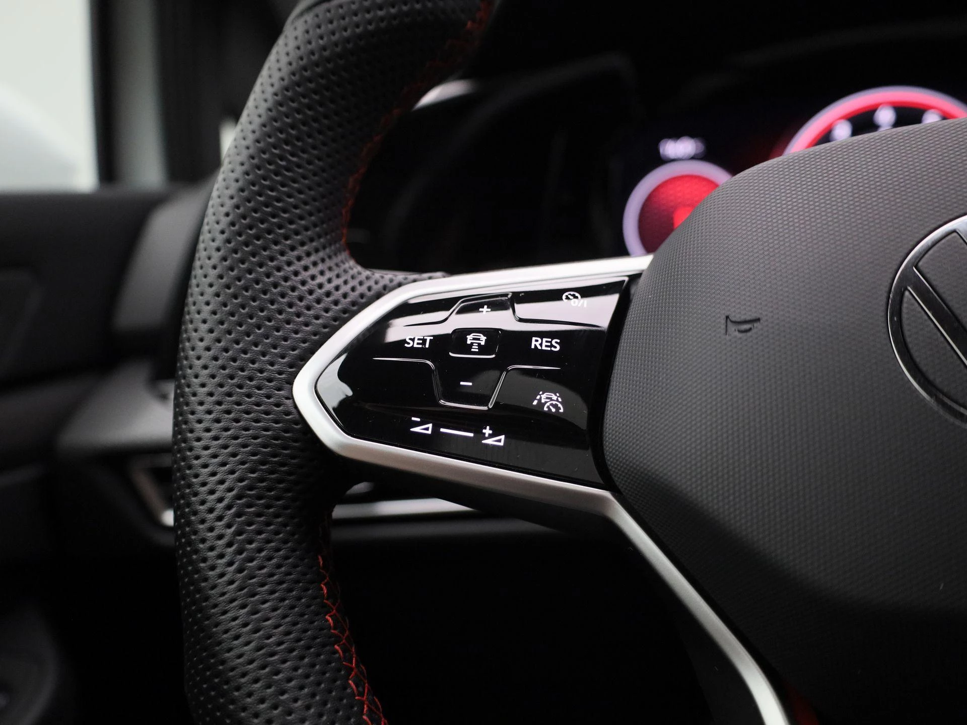 Volkswagen-Golf-image-20