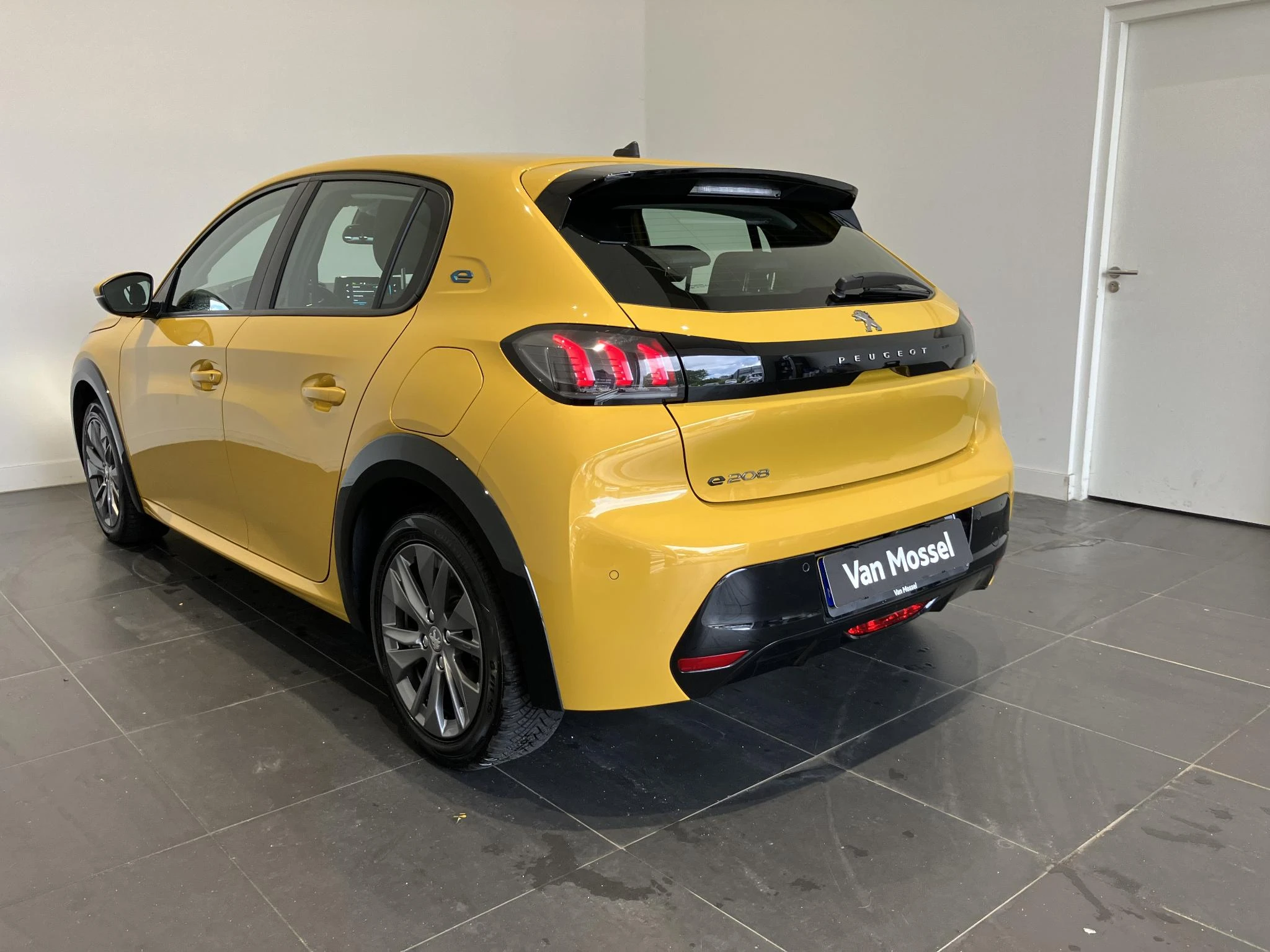 Peugeot-e-208-image-5