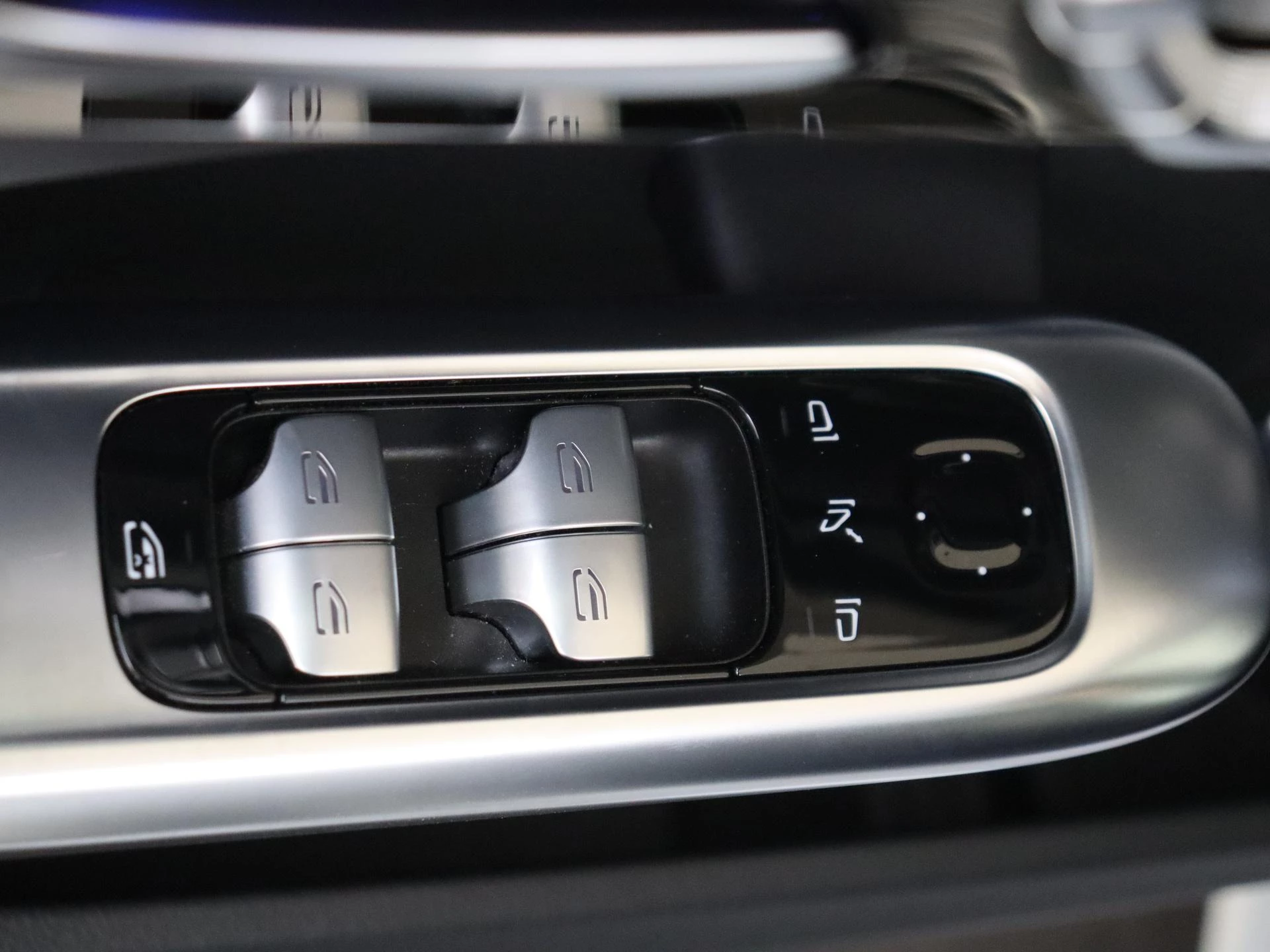 Mercedes-Benz-C-Klasse-image-25