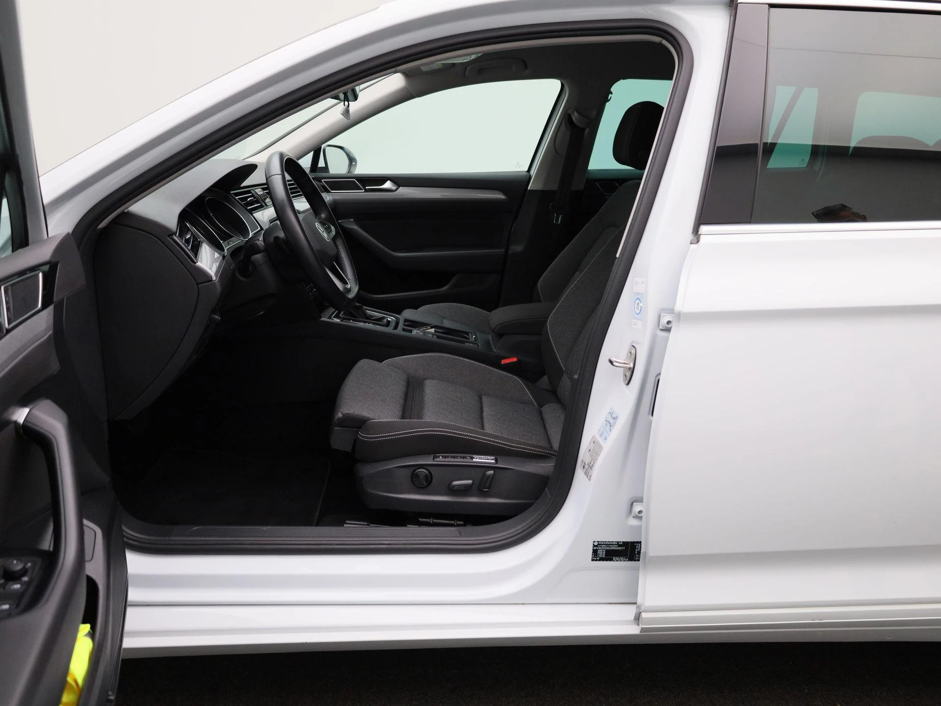 Volkswagen-Passat-image-8