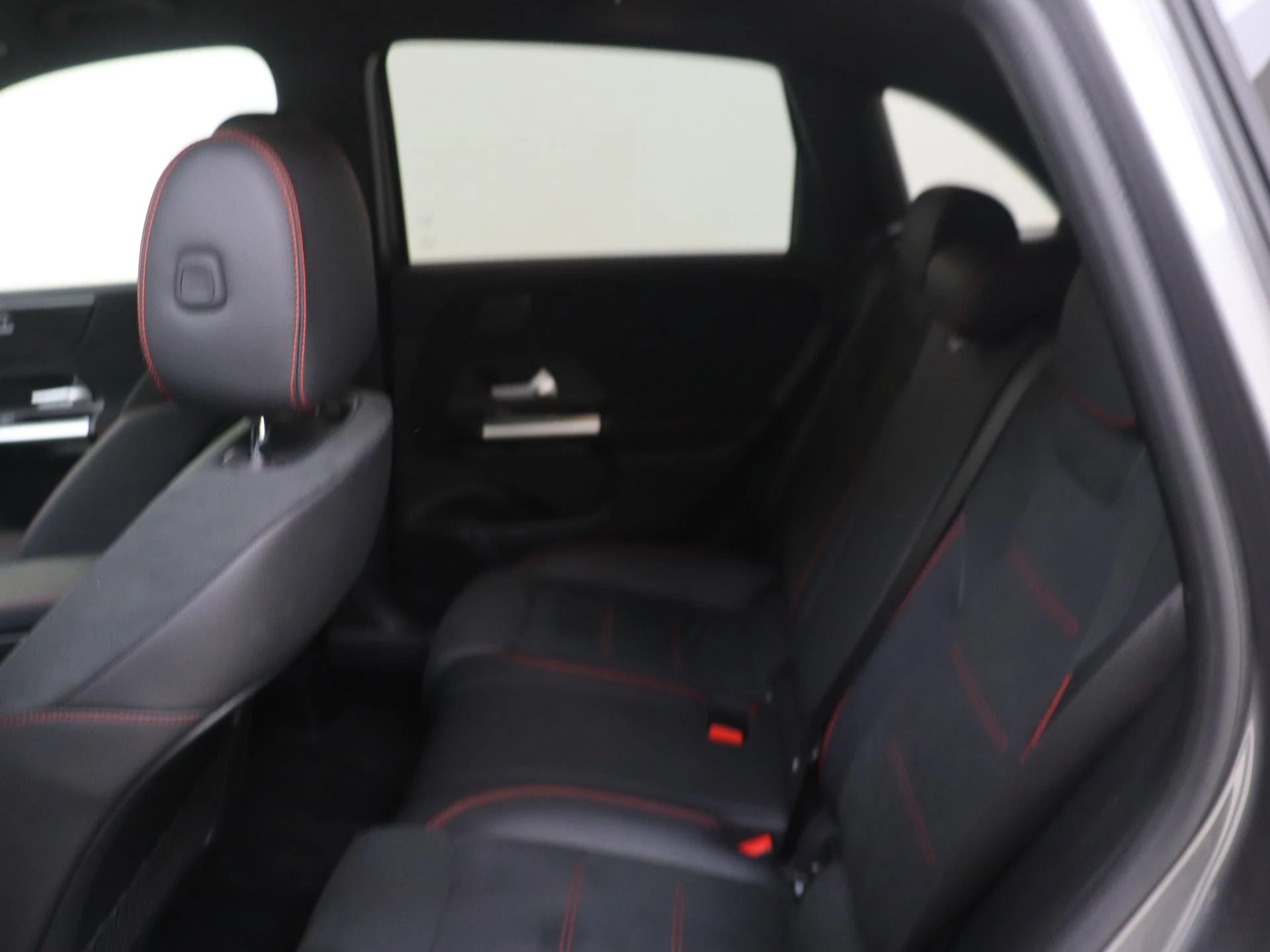 Mercedes-Benz-B-Klasse-image-11