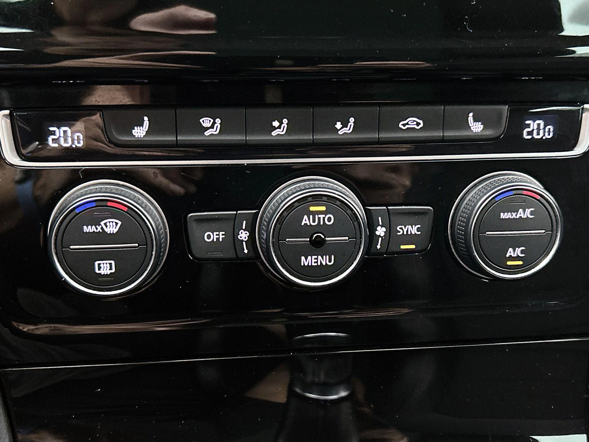 Volkswagen-Golf-image-11