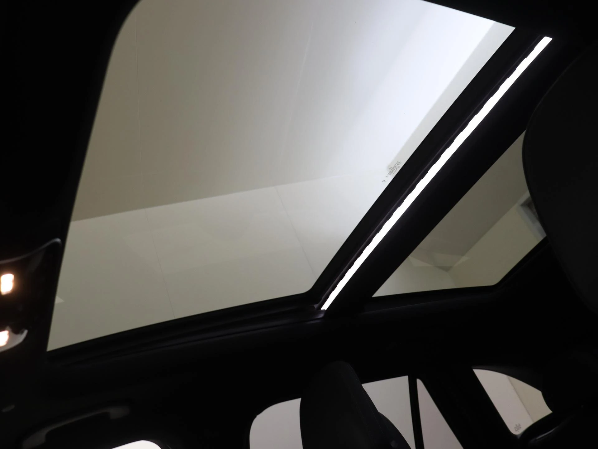 Mercedes-Benz-GLC-image-26