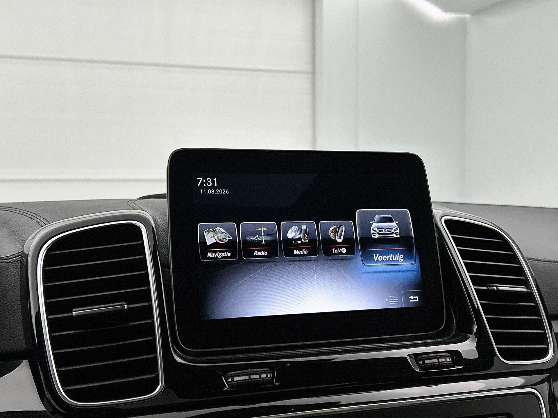 Mercedes-Benz-GLE-image-38