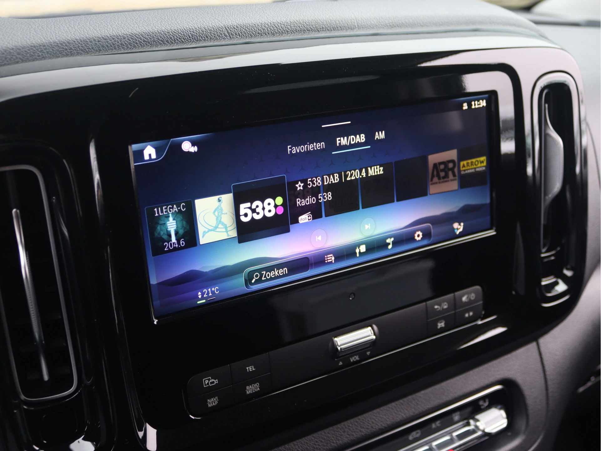 Mercedes-Benz-eVito-image-9