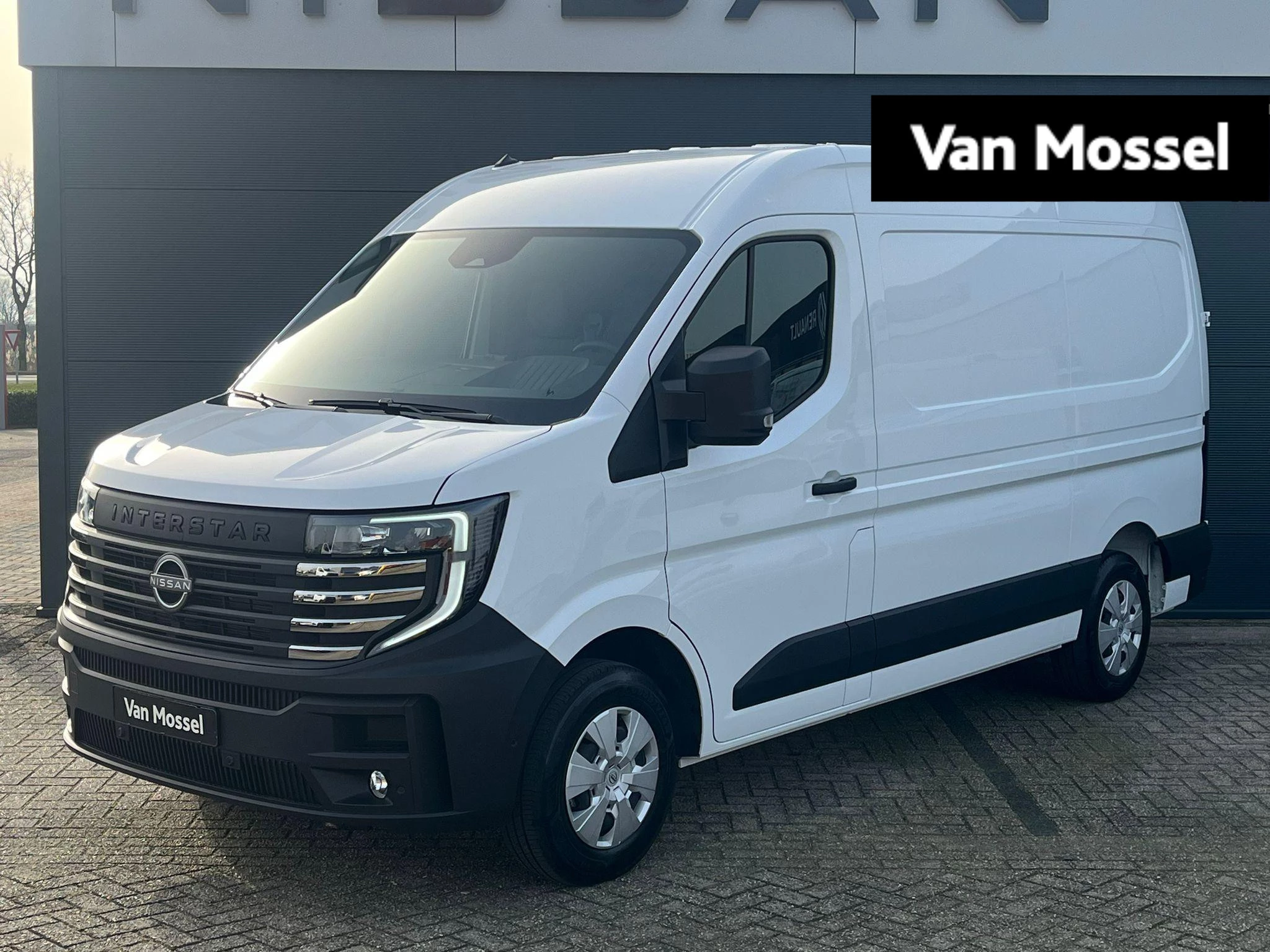 Nissan-Interstar-image-0