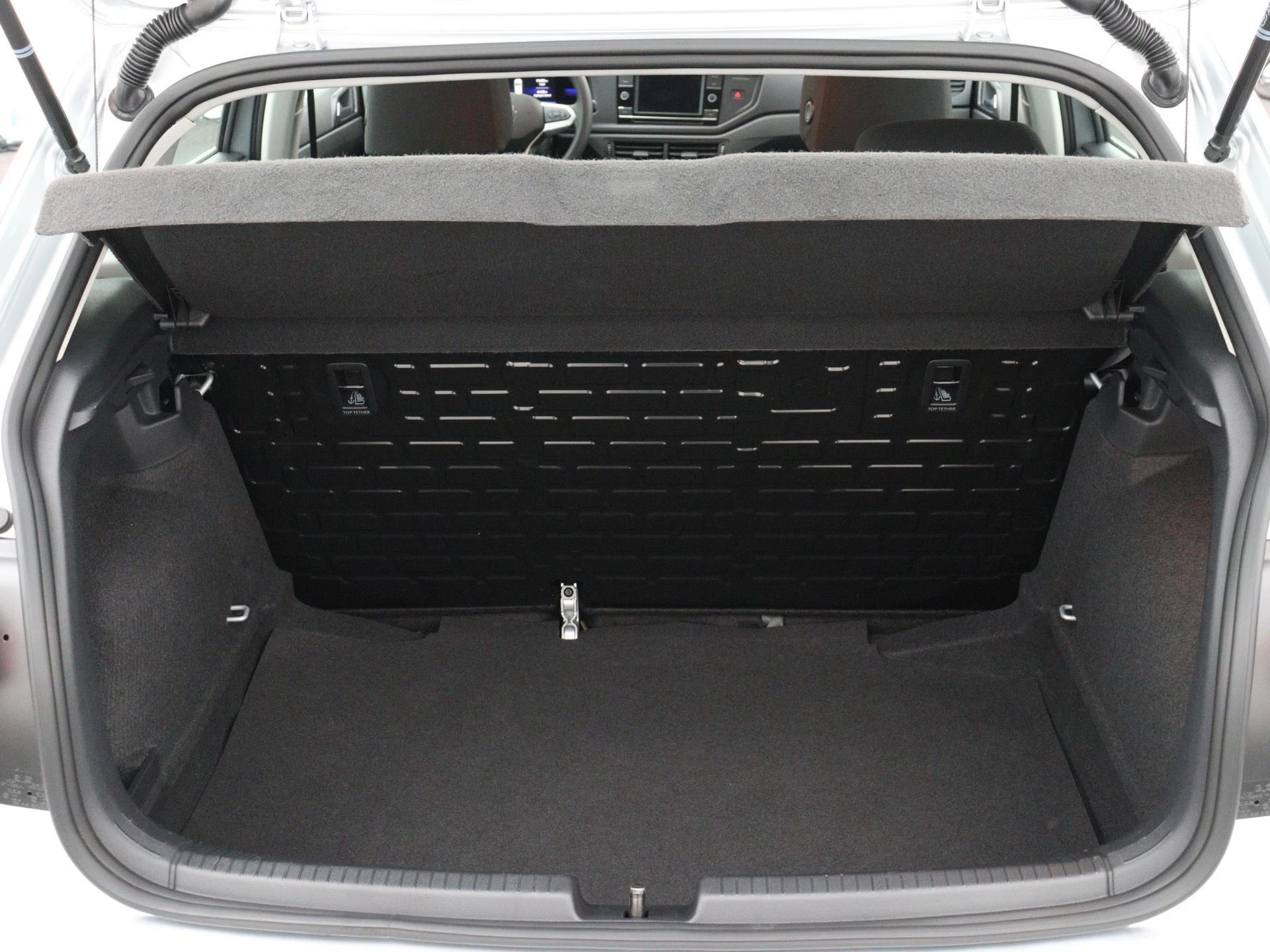 Volkswagen-Polo-image-19