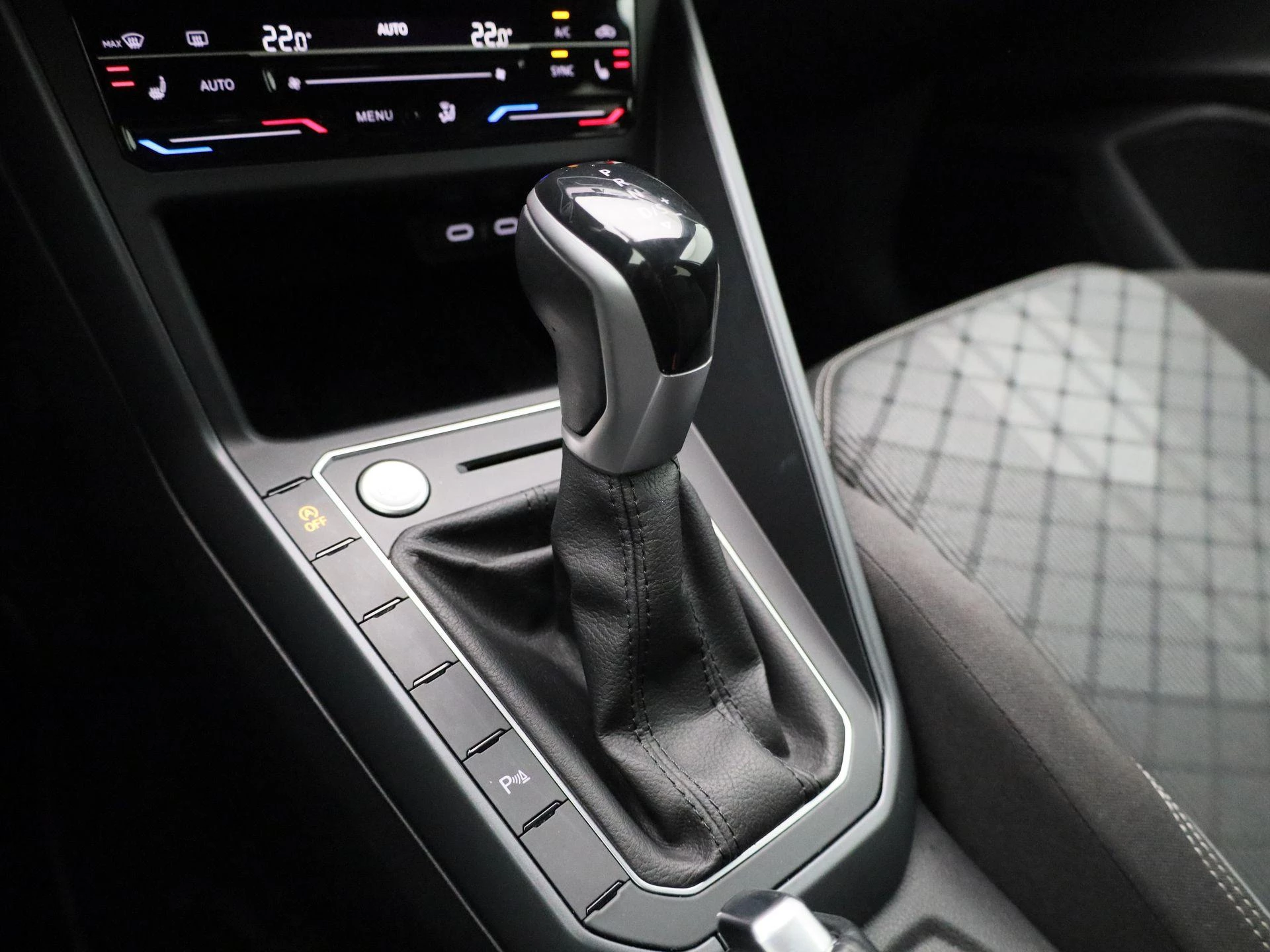 Volkswagen-Polo-image-18