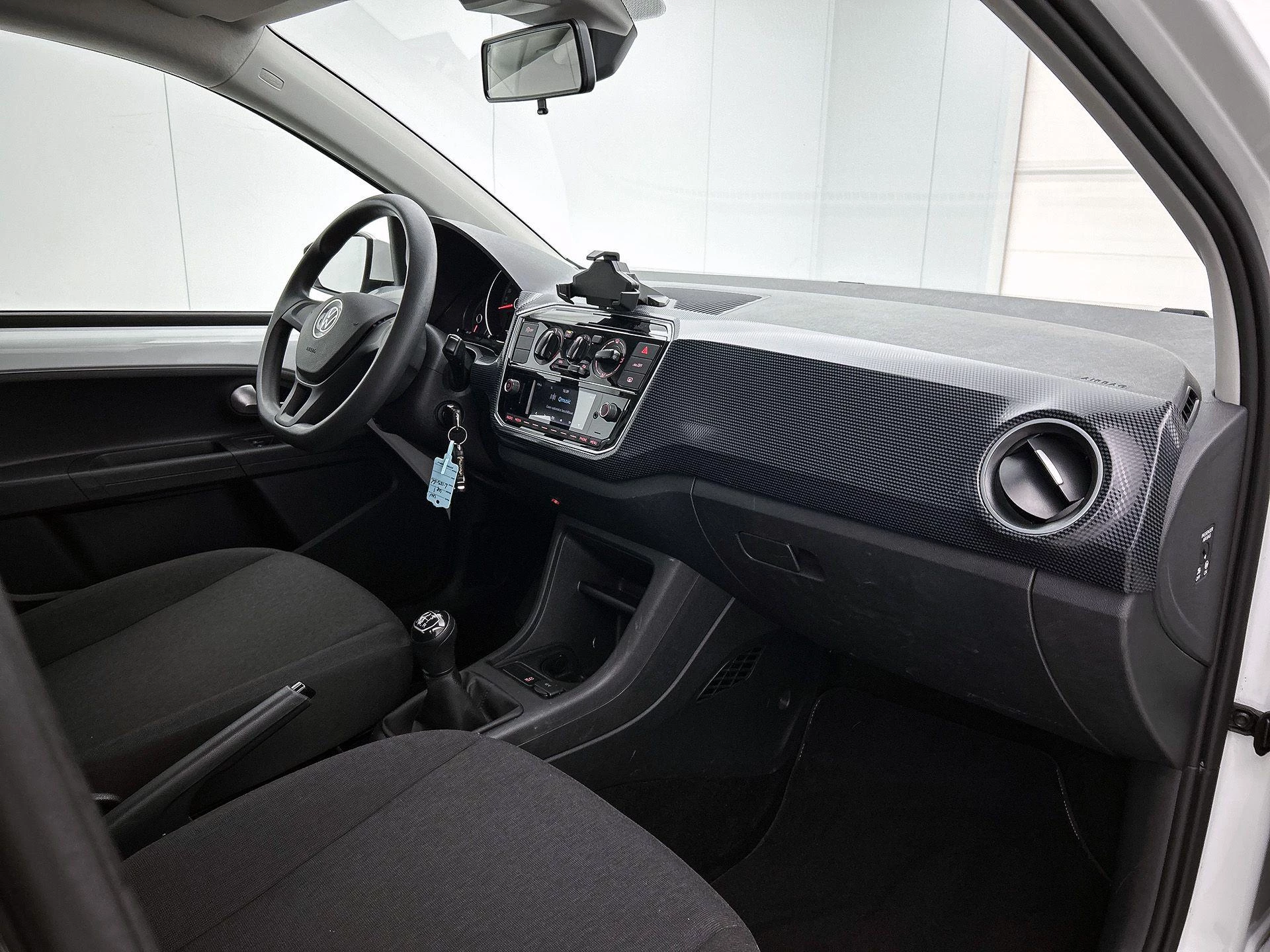 Volkswagen-up!-image-6
