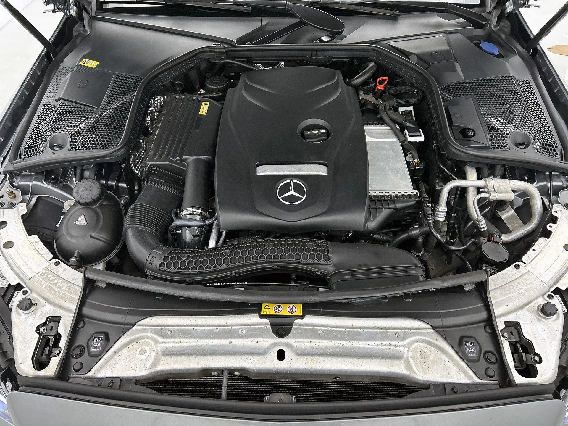 Mercedes-Benz-C-Klasse-image-28