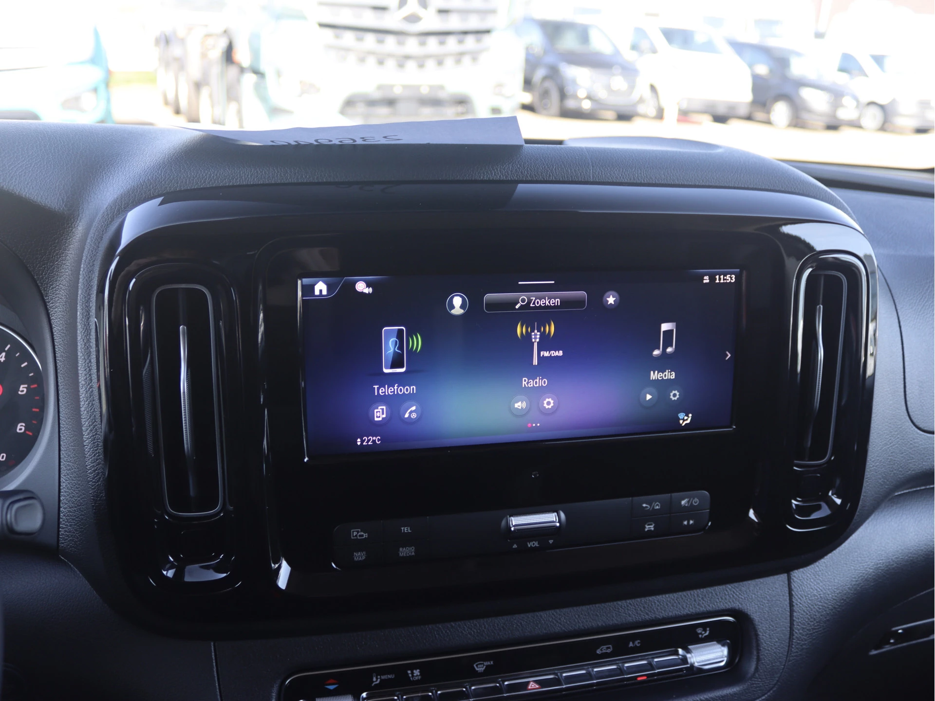 Mercedes-Benz-Vito-image-5