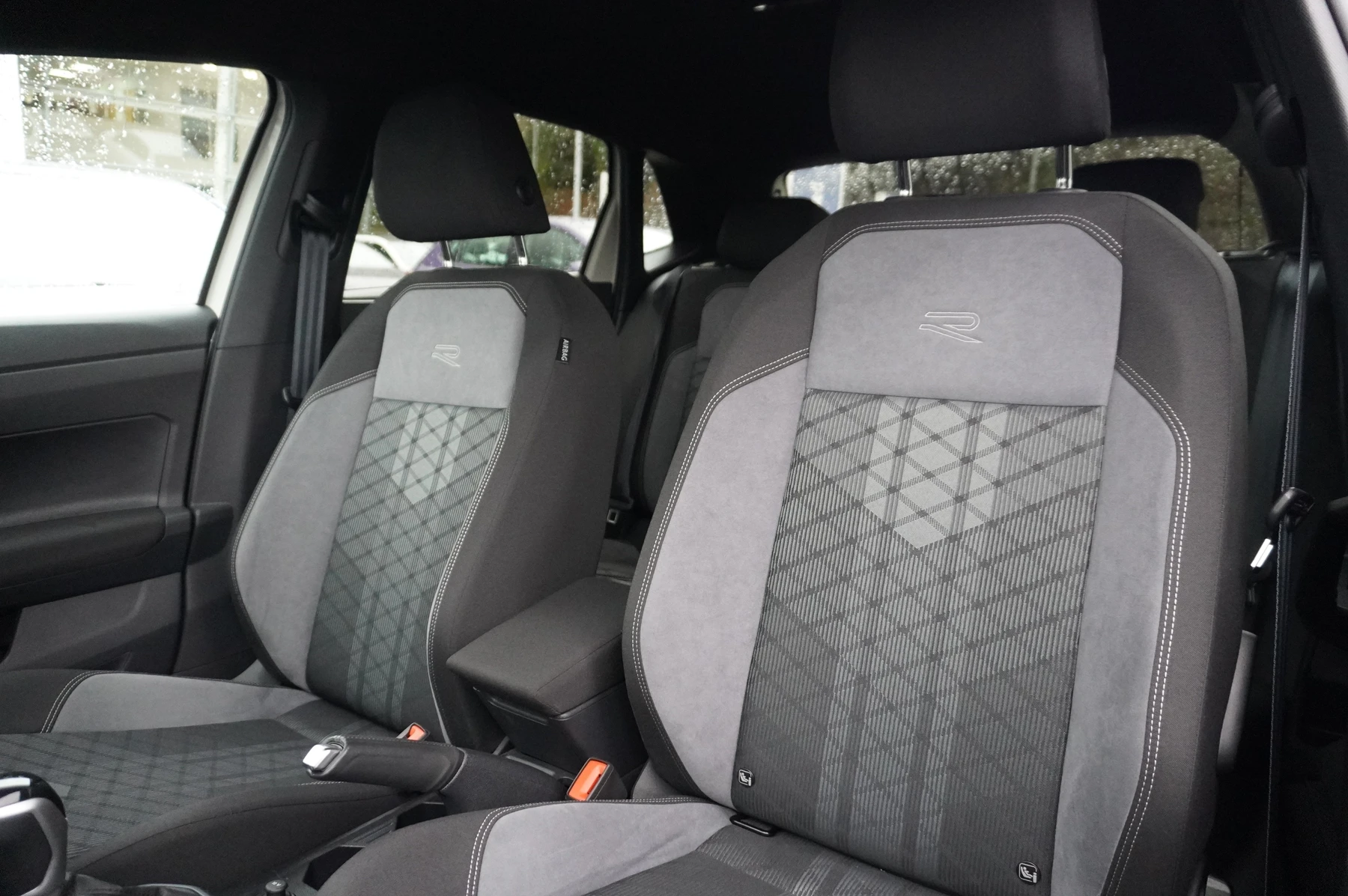Volkswagen-Polo-image-7