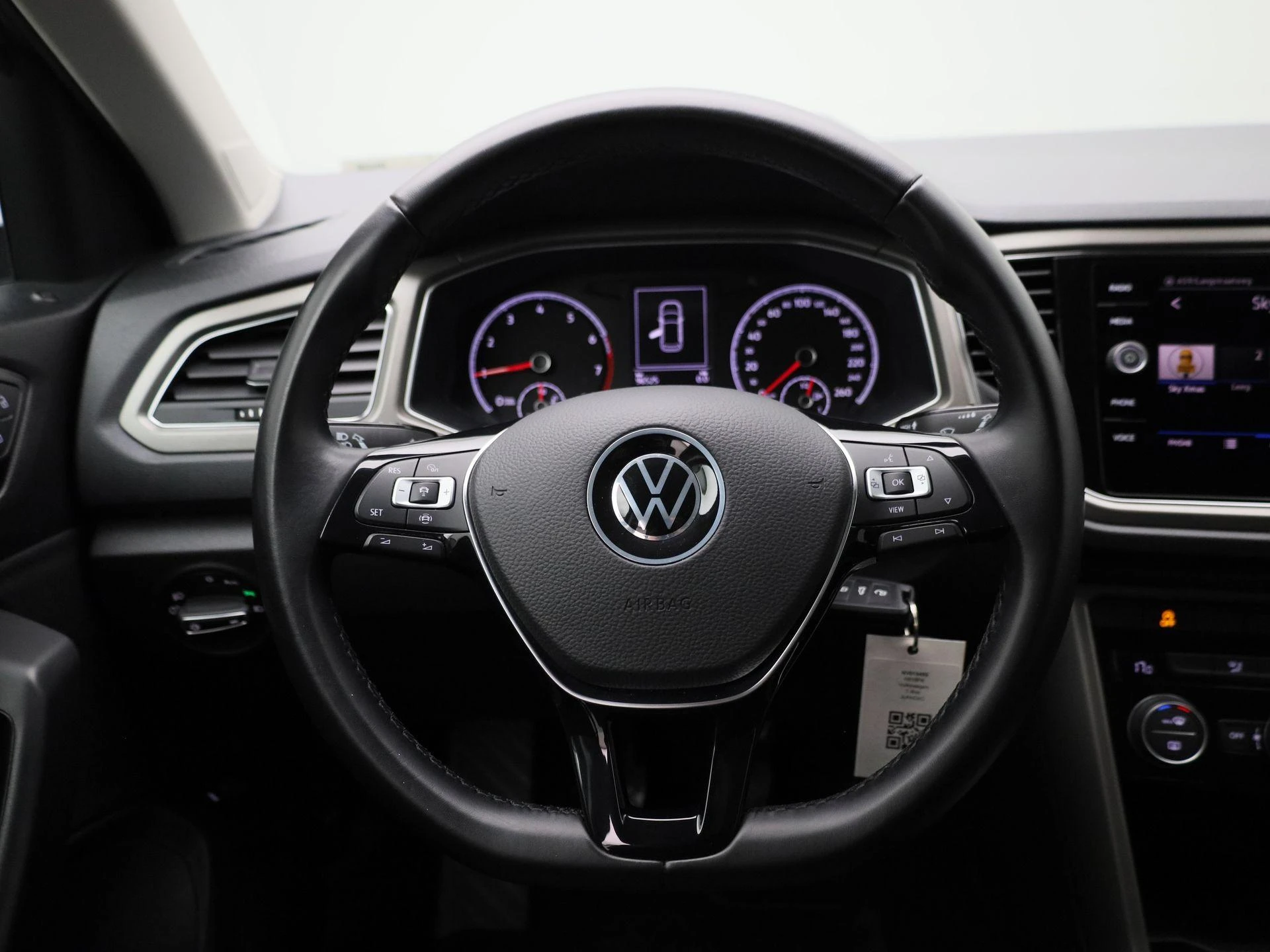 Volkswagen-T-Roc-image-6
