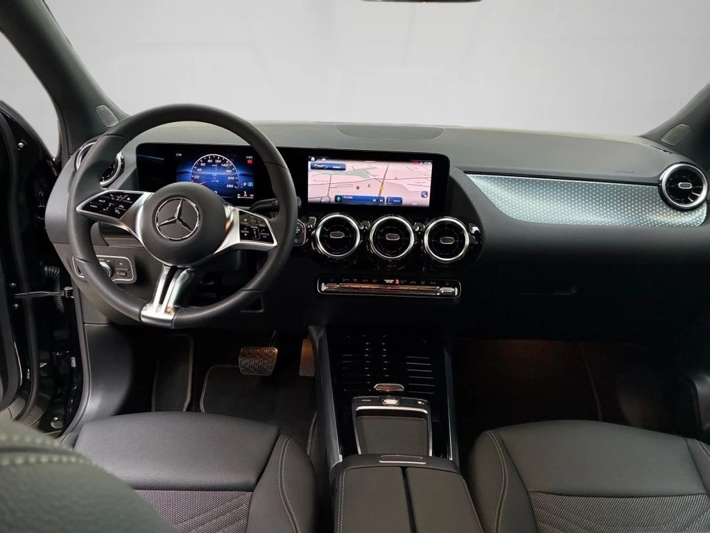 Mercedes-Benz-GLA 200 d-image-11