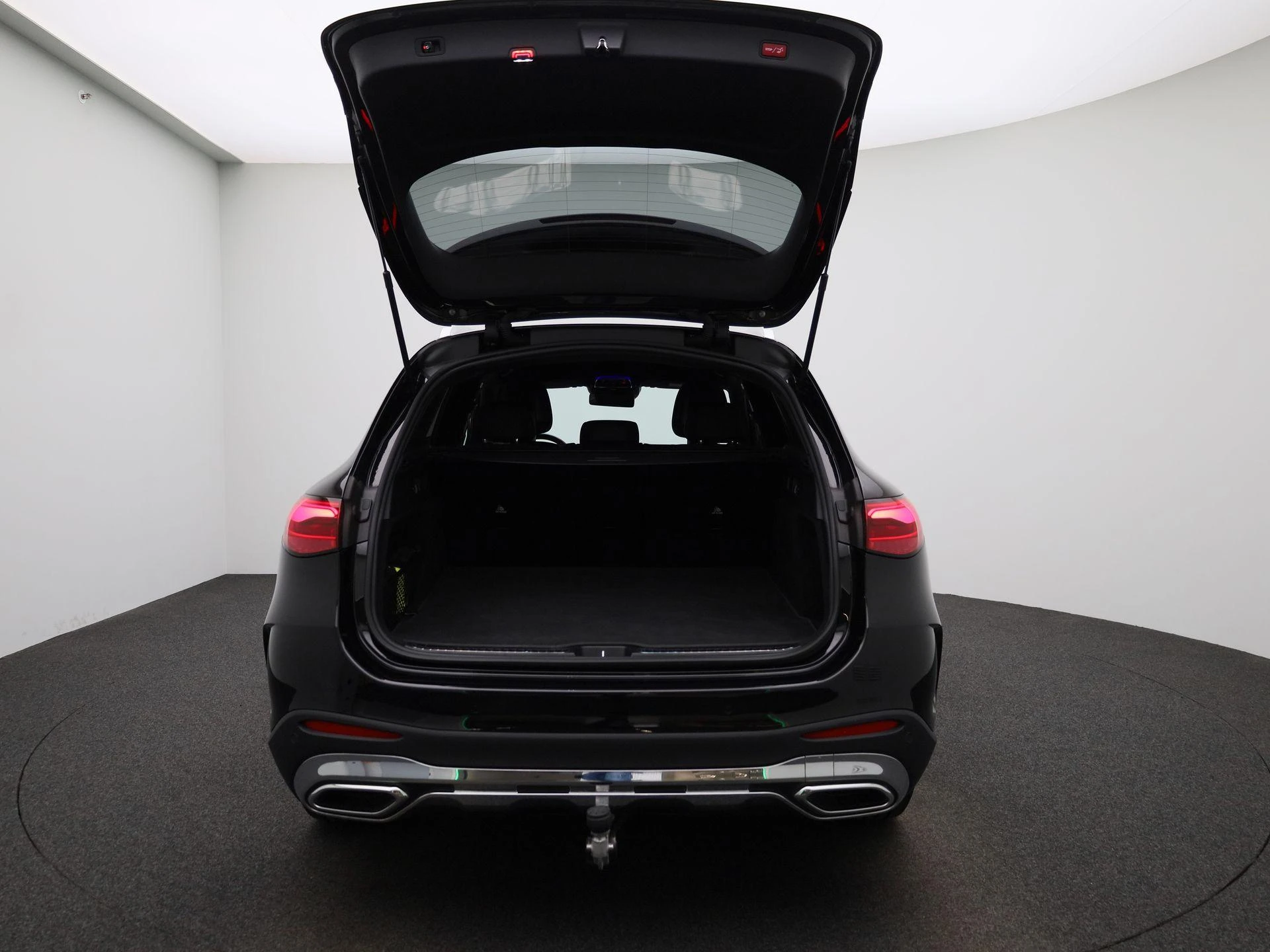 Mercedes-Benz-GLC-image-12