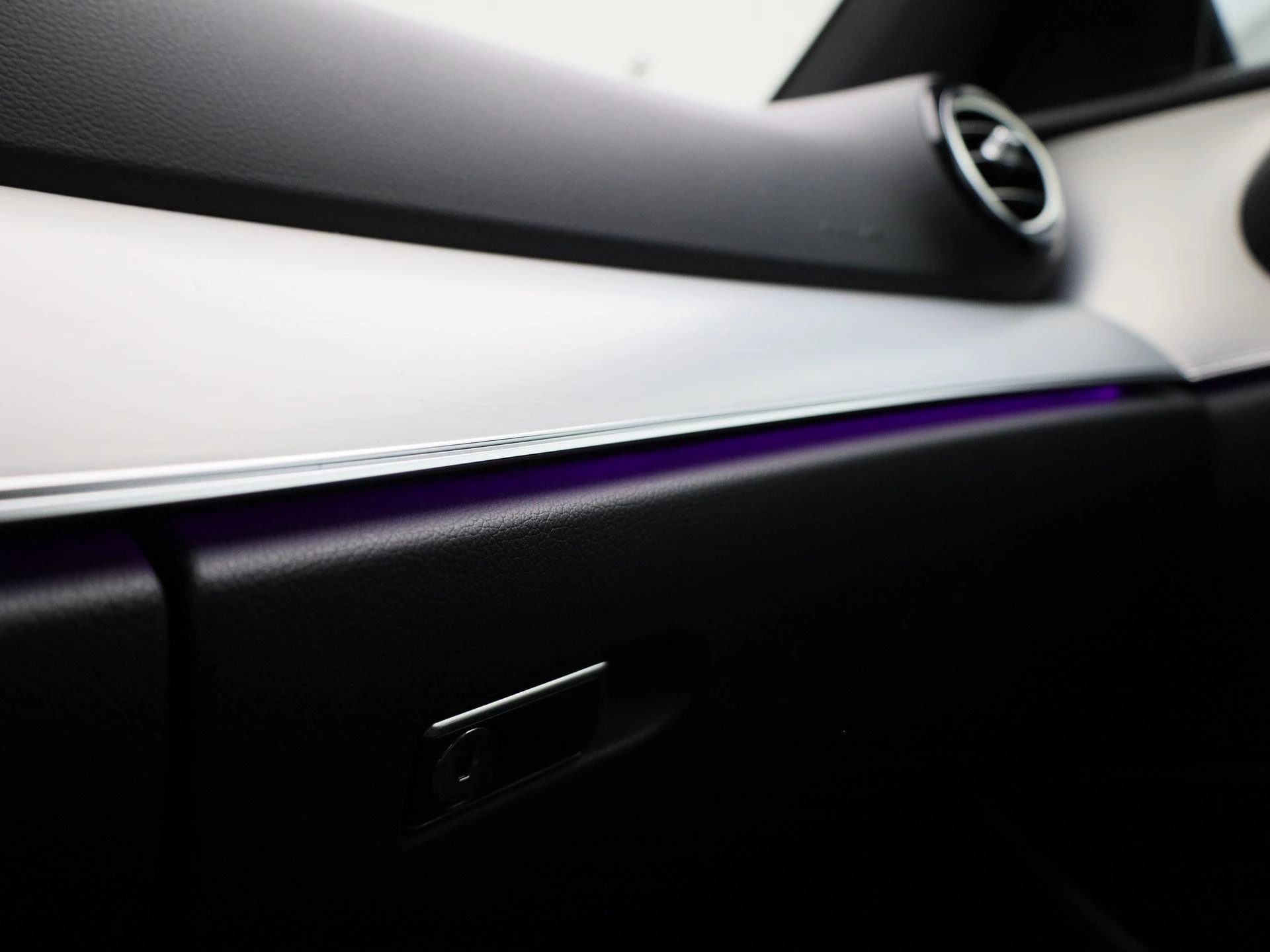 Mercedes-Benz-E-Klasse-image-26