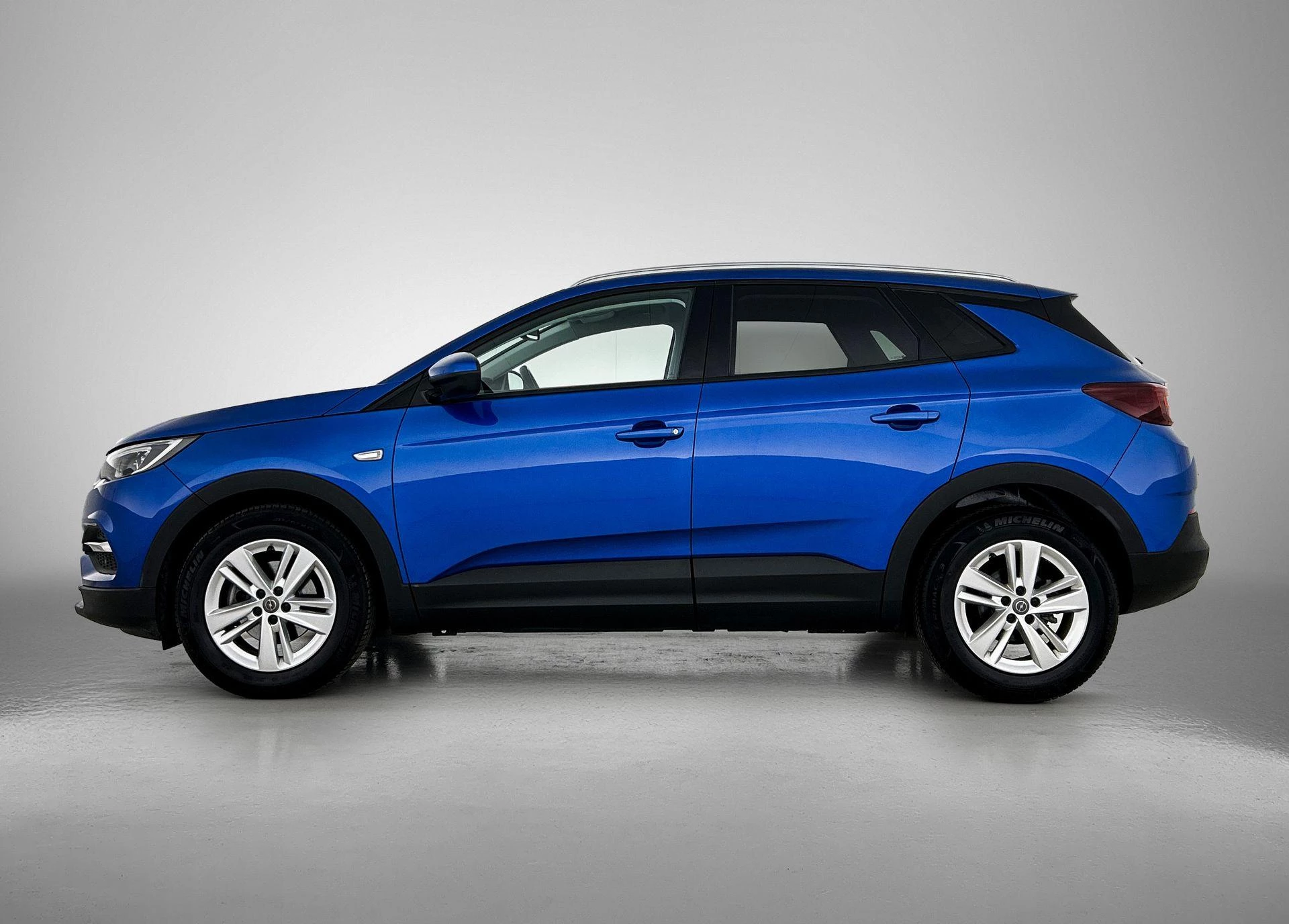 Opel Grandland X 1.2 Turbo Business +