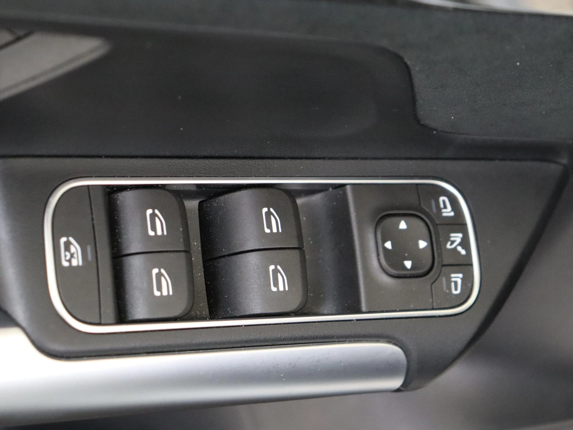 Mercedes-Benz-GLA-image-25