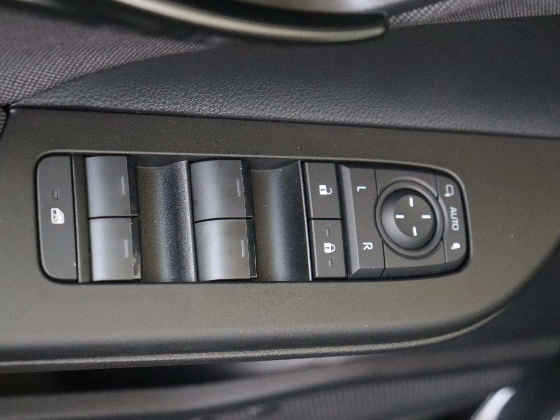 Toyota C-HR 2.0 Plug-in Hybrid 220 Business Plus