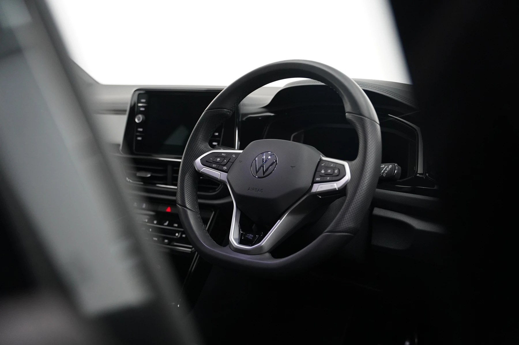 Volkswagen-T-Roc-image-16