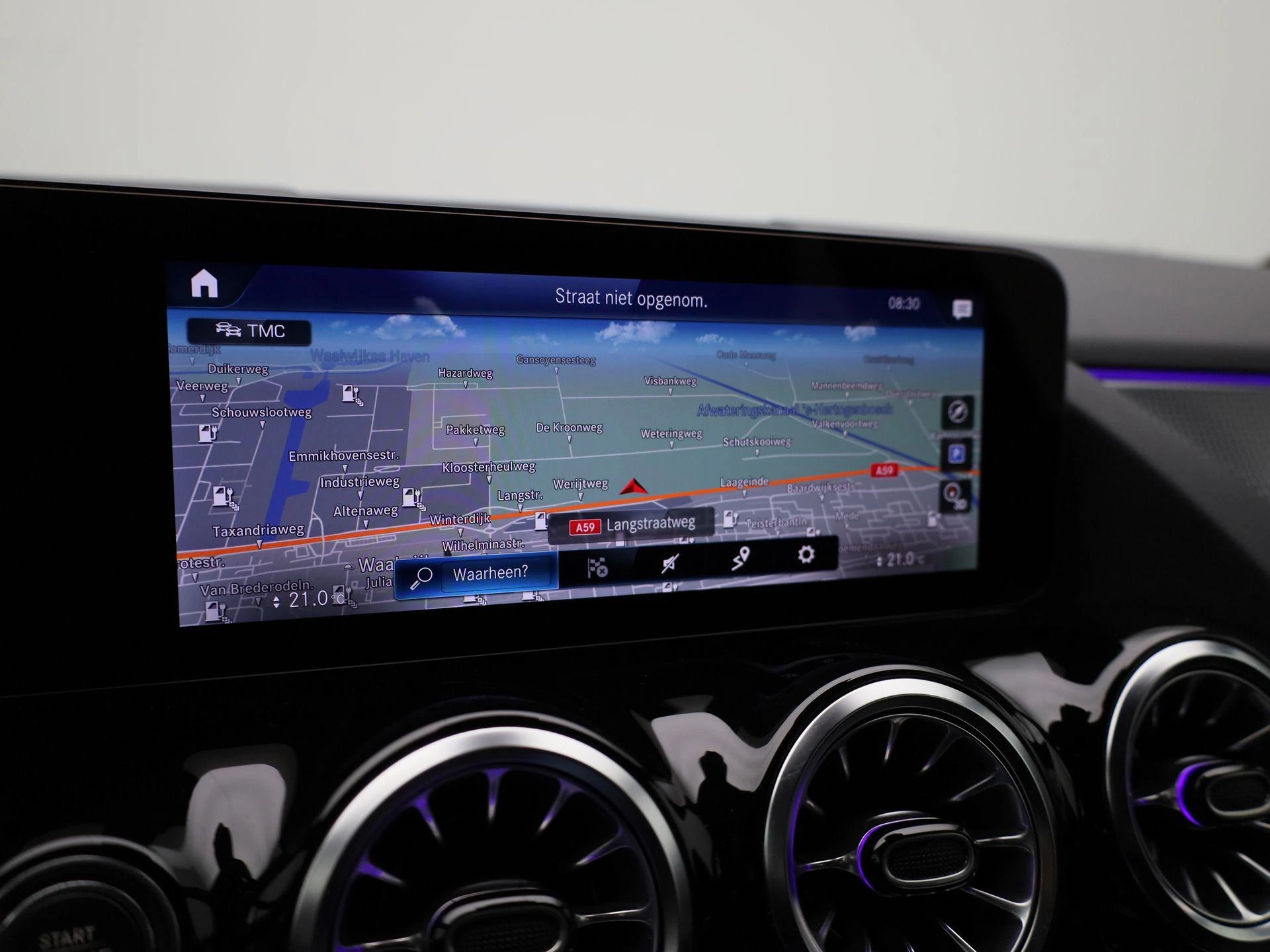 Mercedes-Benz-GLA-image-21