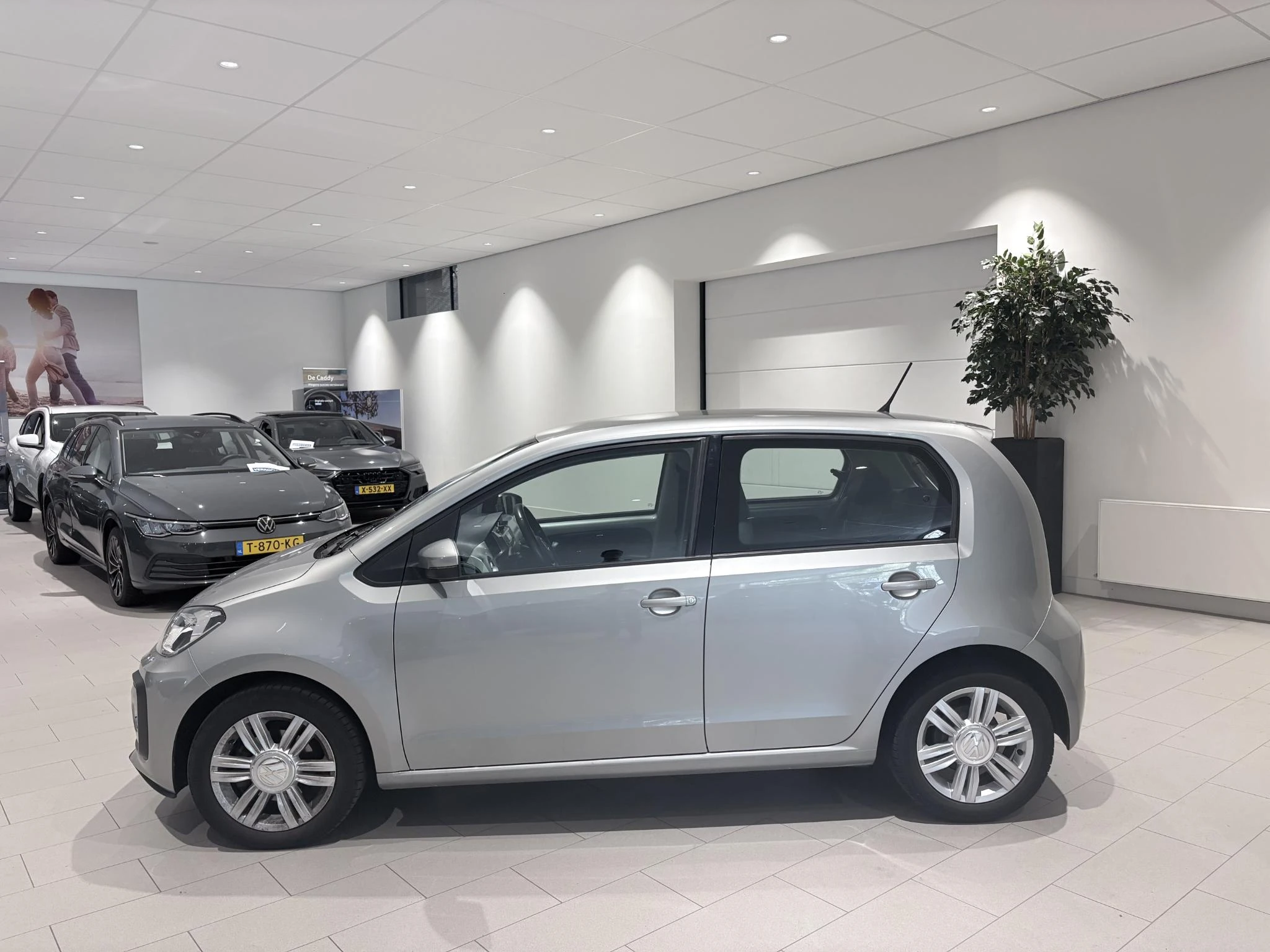 Volkswagen-up!-image-1