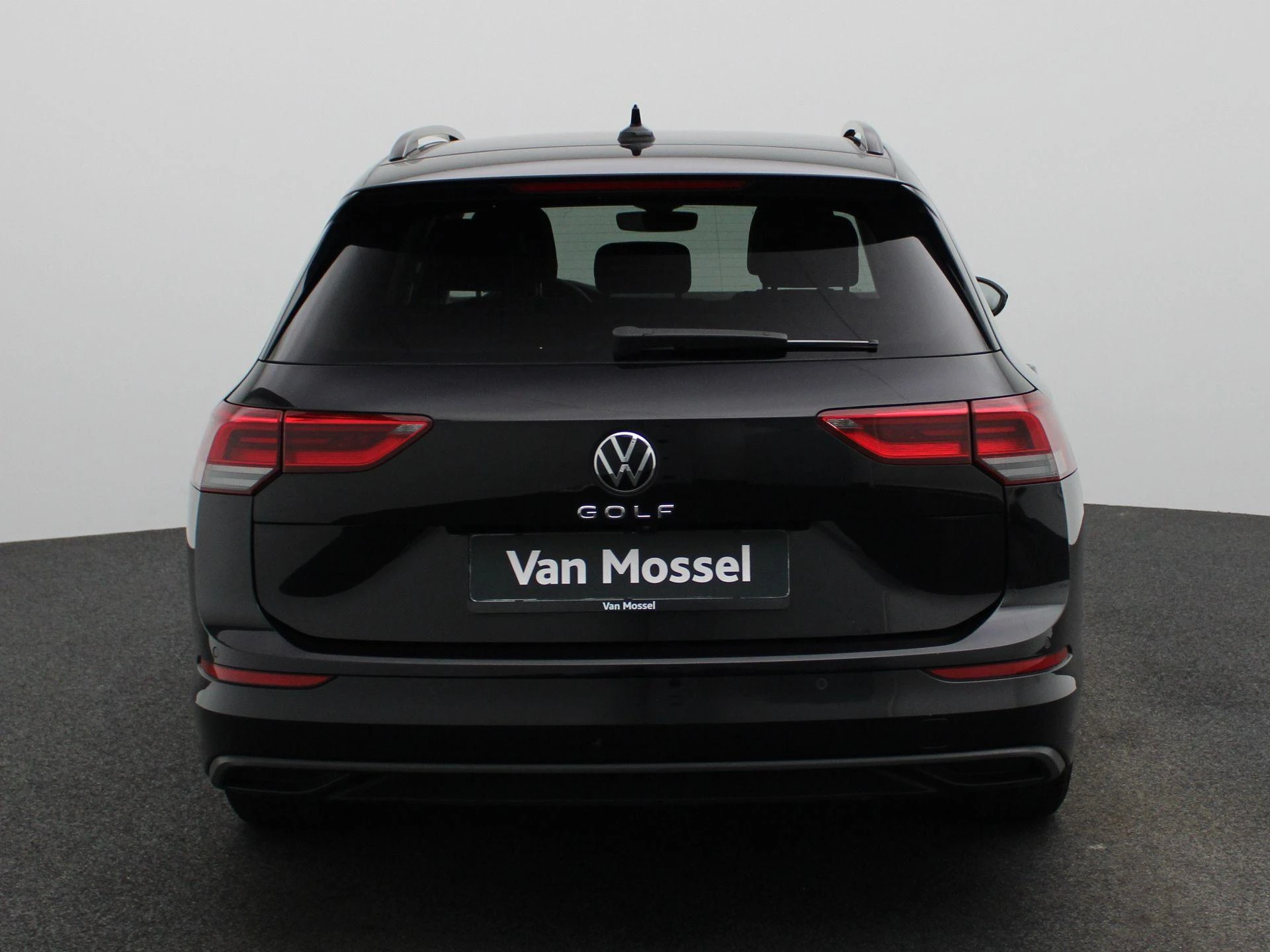 Volkswagen-Golf-image-4