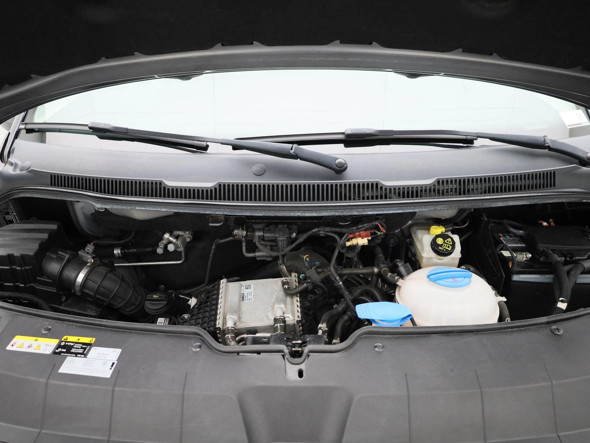 Volkswagen-Transporter-image-37
