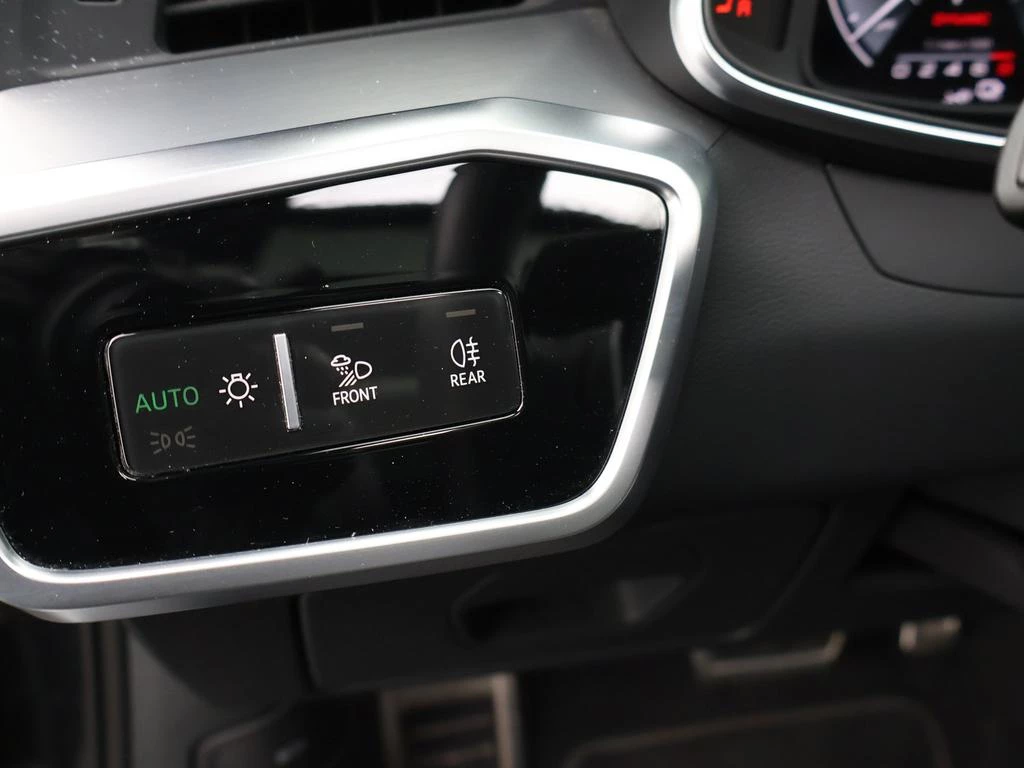 Audi A6 Avant PHEV Audi A6 Avant Business Edition Sport PHEV 50TFSI e QUATTRO 299PK *AUTOMAAT*PANODAK*LEDER*CAMERA*PDC*ACC*APP-CONNECT*...*
