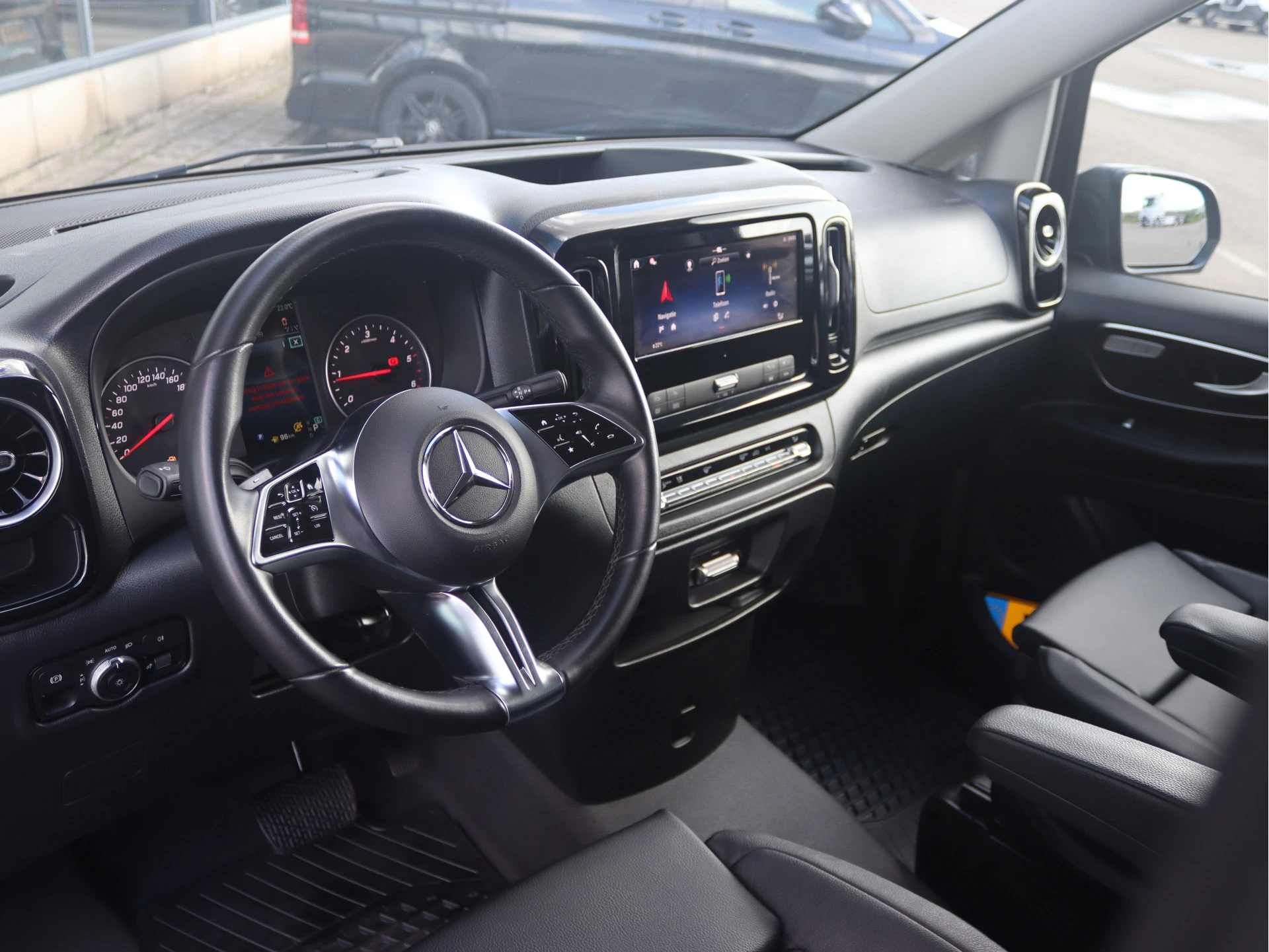 Mercedes-Benz-Vito-image-3