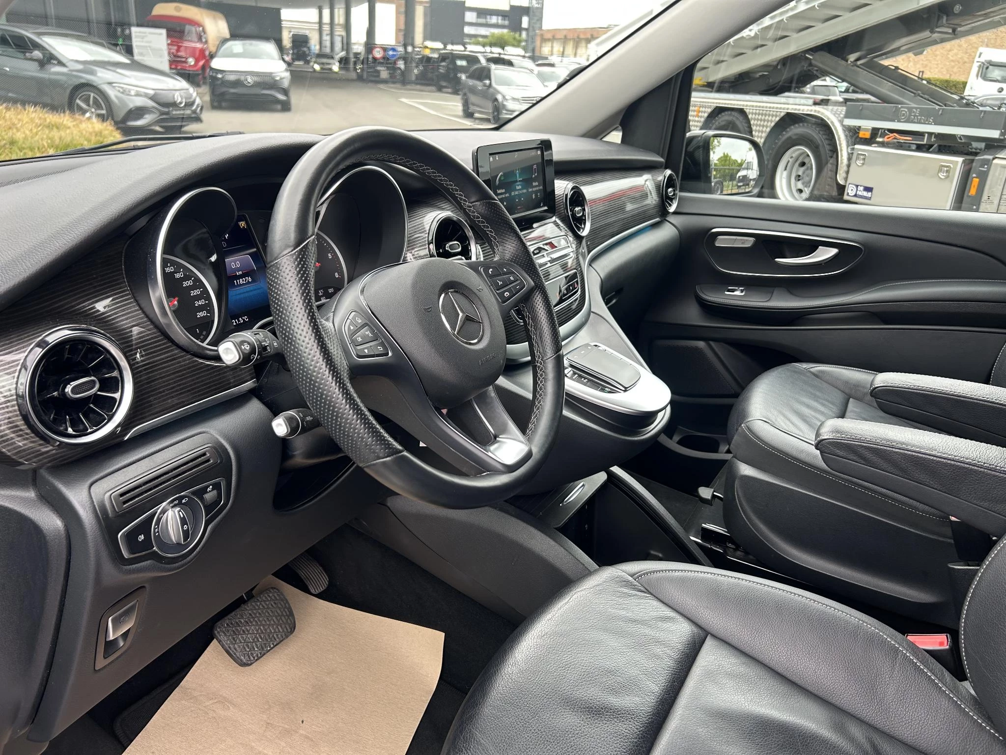 Mercedes-Benz-V-Klasse-image-7