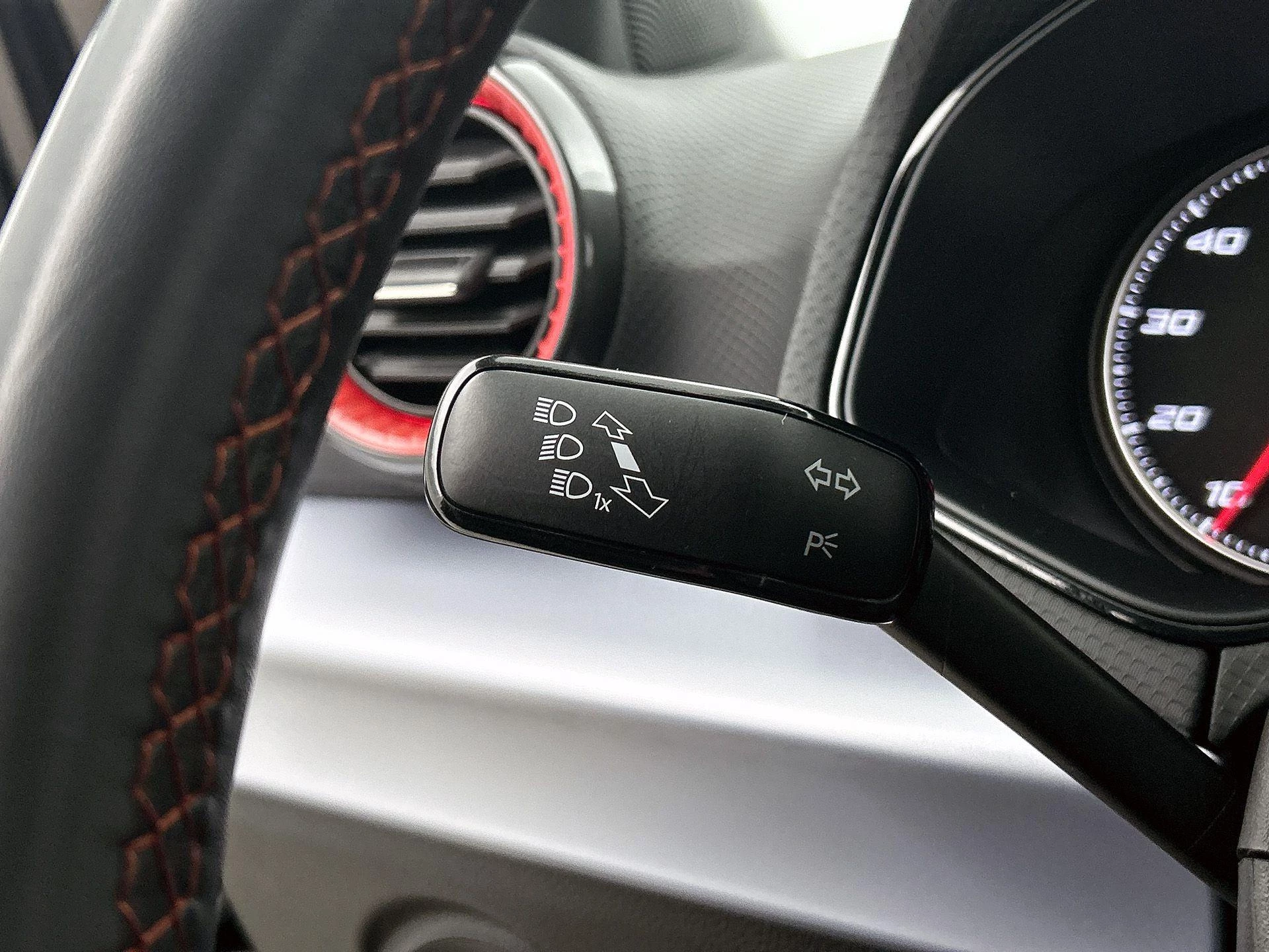 SEAT-Arona-image-7