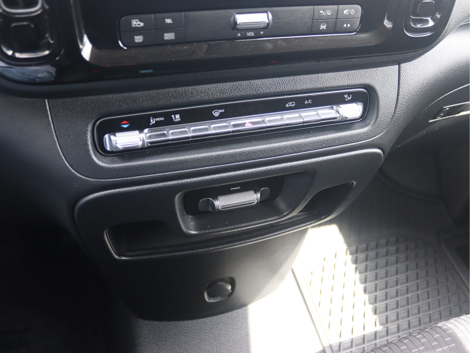 Mercedes-Benz-Vito-image-8