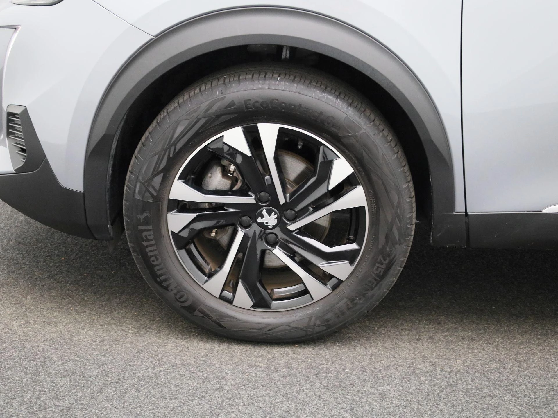 Peugeot-e-2008-image-7