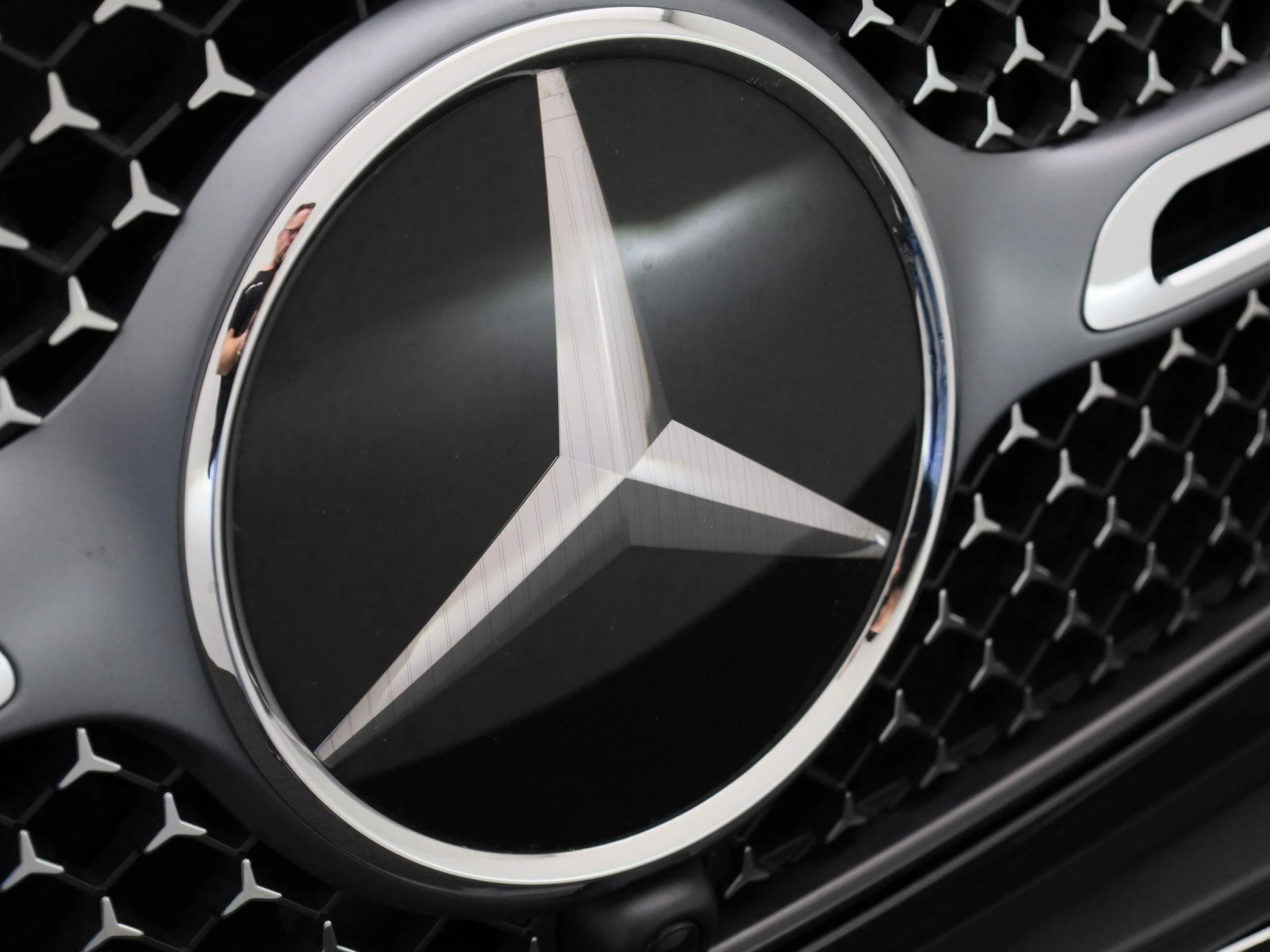 Mercedes-Benz-GLC-image-40