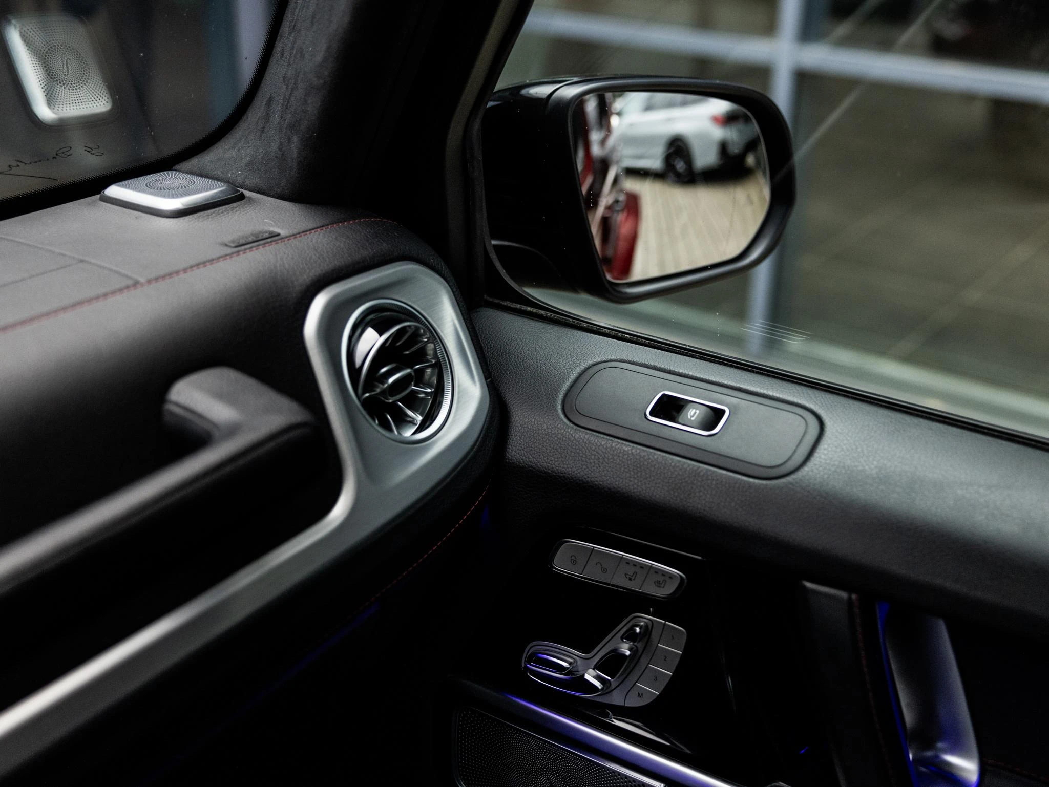 Mercedes-Benz-G-Klasse-image-49