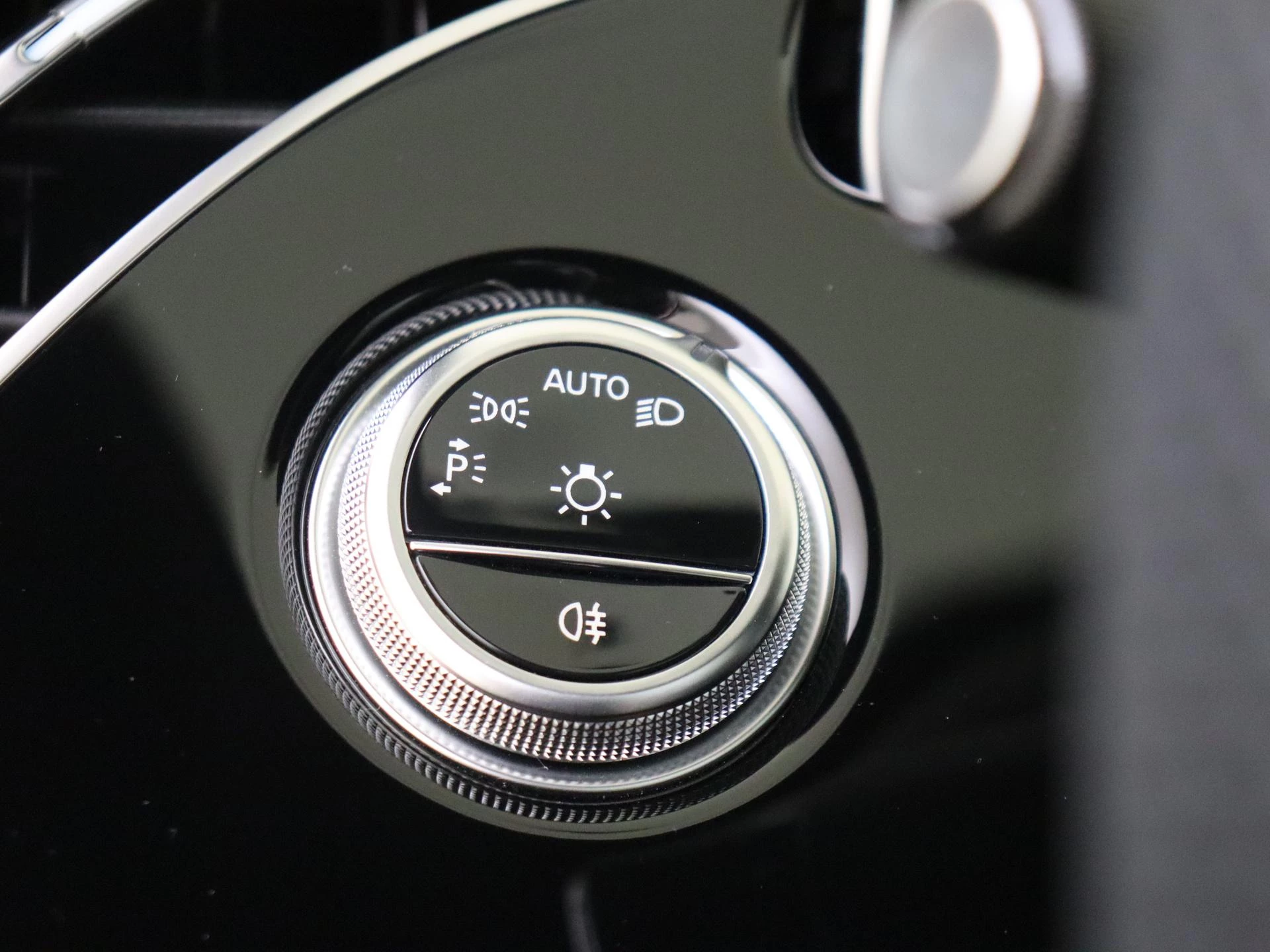 Mercedes-Benz-E-Klasse-image-23