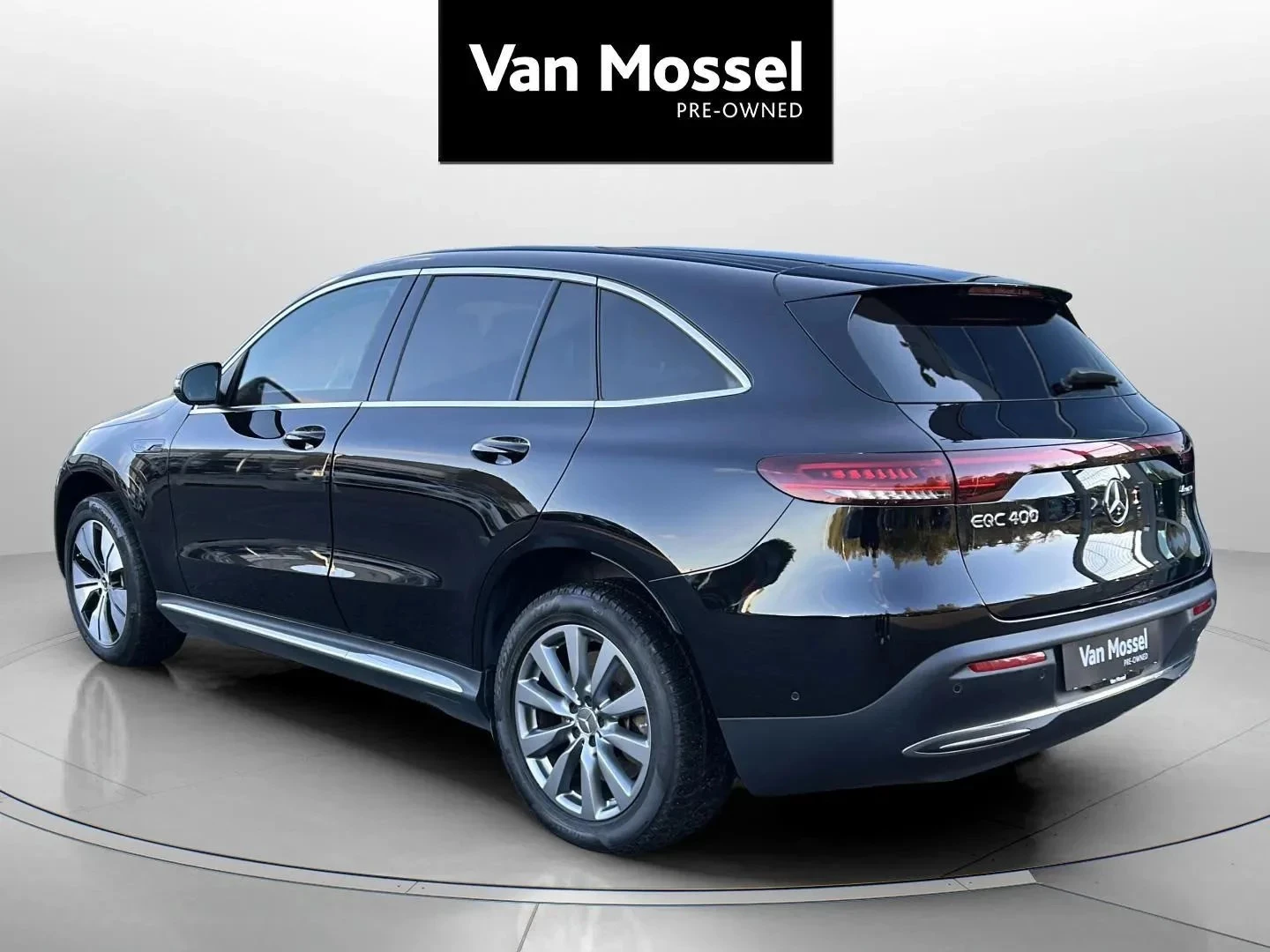 Mercedes-Benz-EQC-image-6