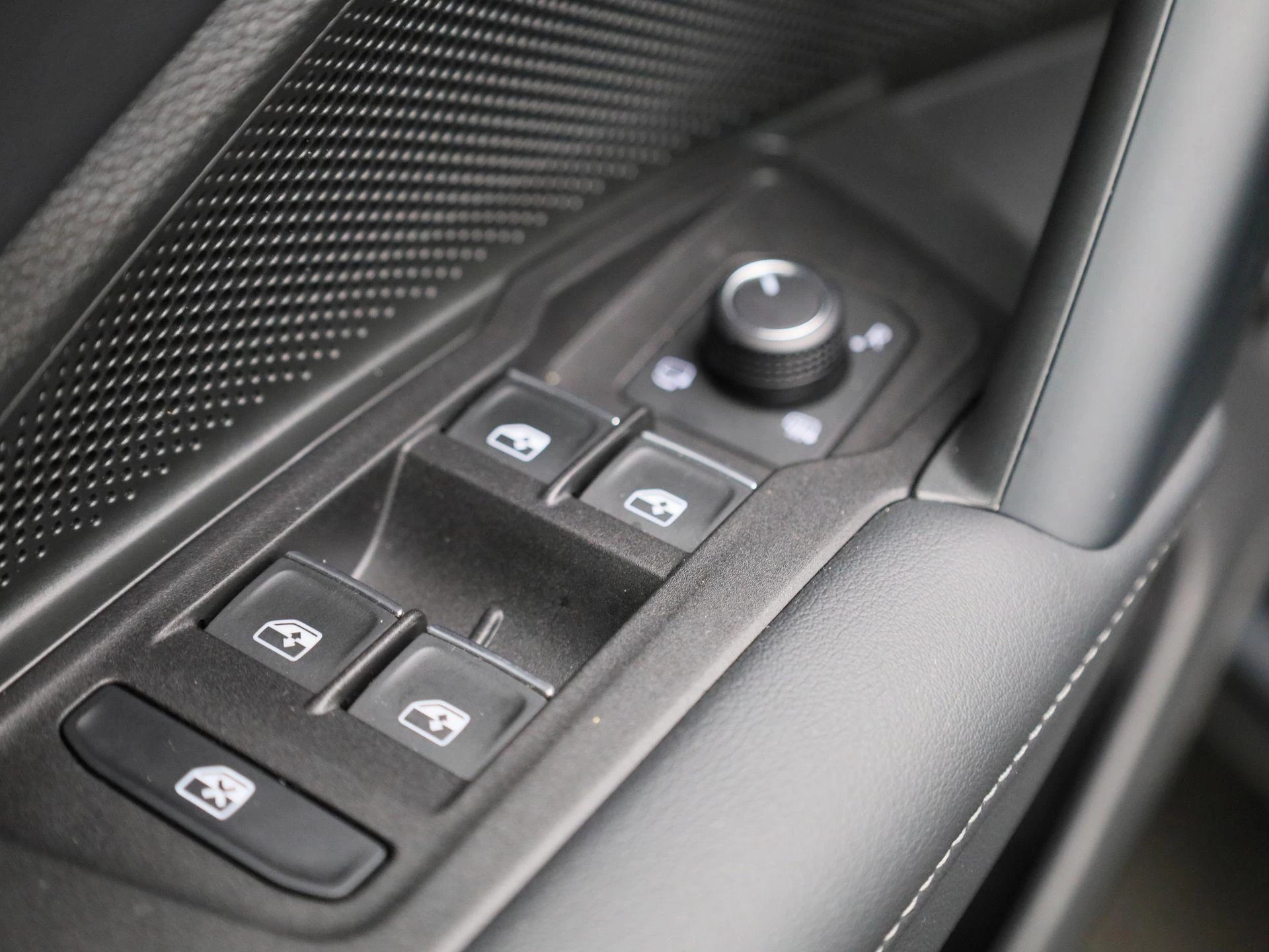 Volkswagen-Tiguan-image-35